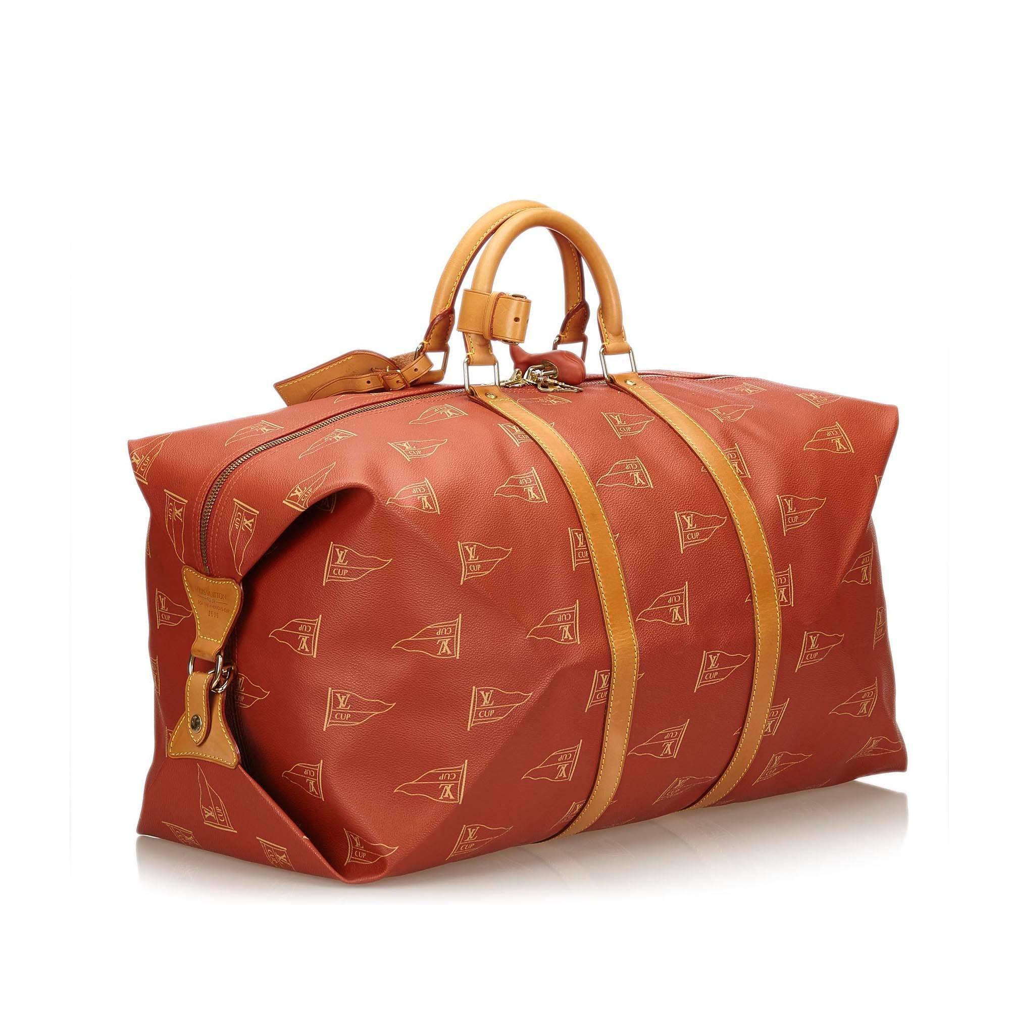 The 1995 LV Cup Boston Bag features a PVC body, rolled handles, top zip closure and interior zip pocket.

It carries a B+ condition rating.

Dimensions: 
Length 48 cm
Width 31 cm
Depth 31 cm
Shoulder Drop 12 

Inclusions: Shoulder Strap, Padlock,