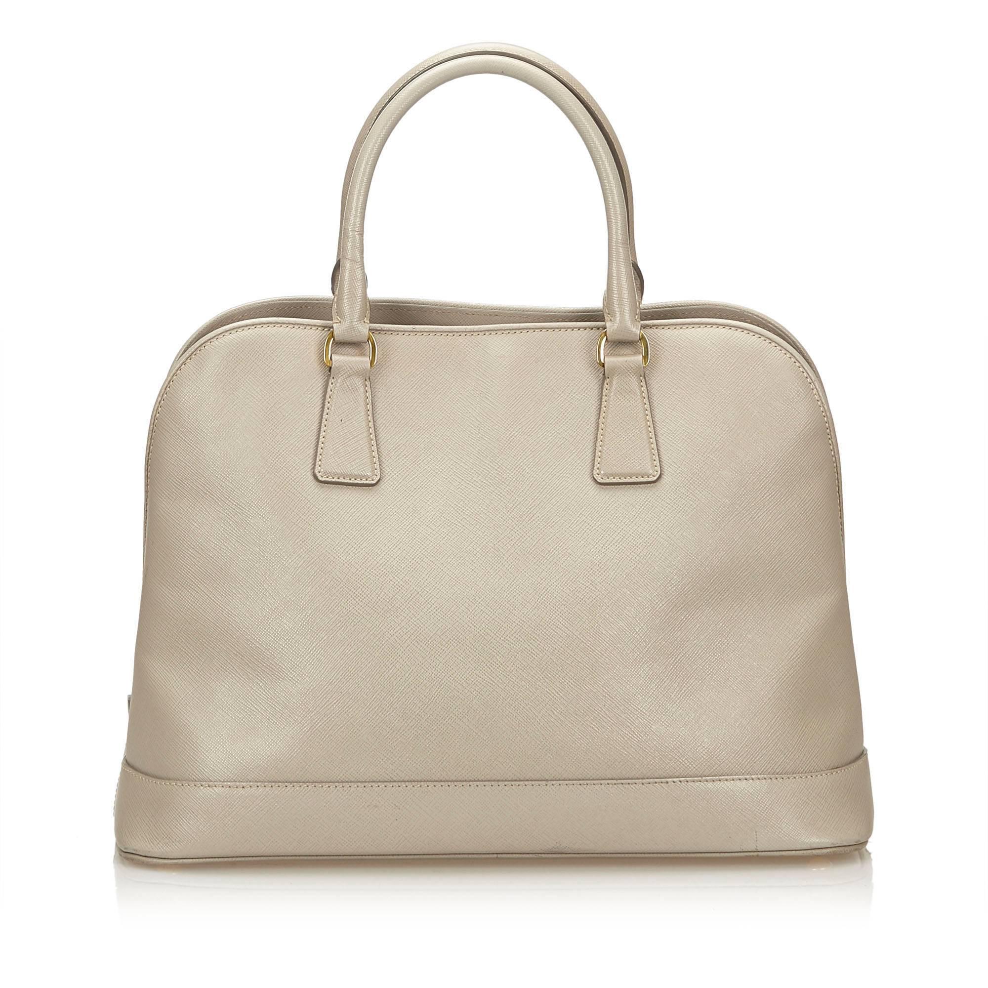 Prada Brown x Beige Saffiano Leather Handbag In Good Condition For Sale In Orlando, FL