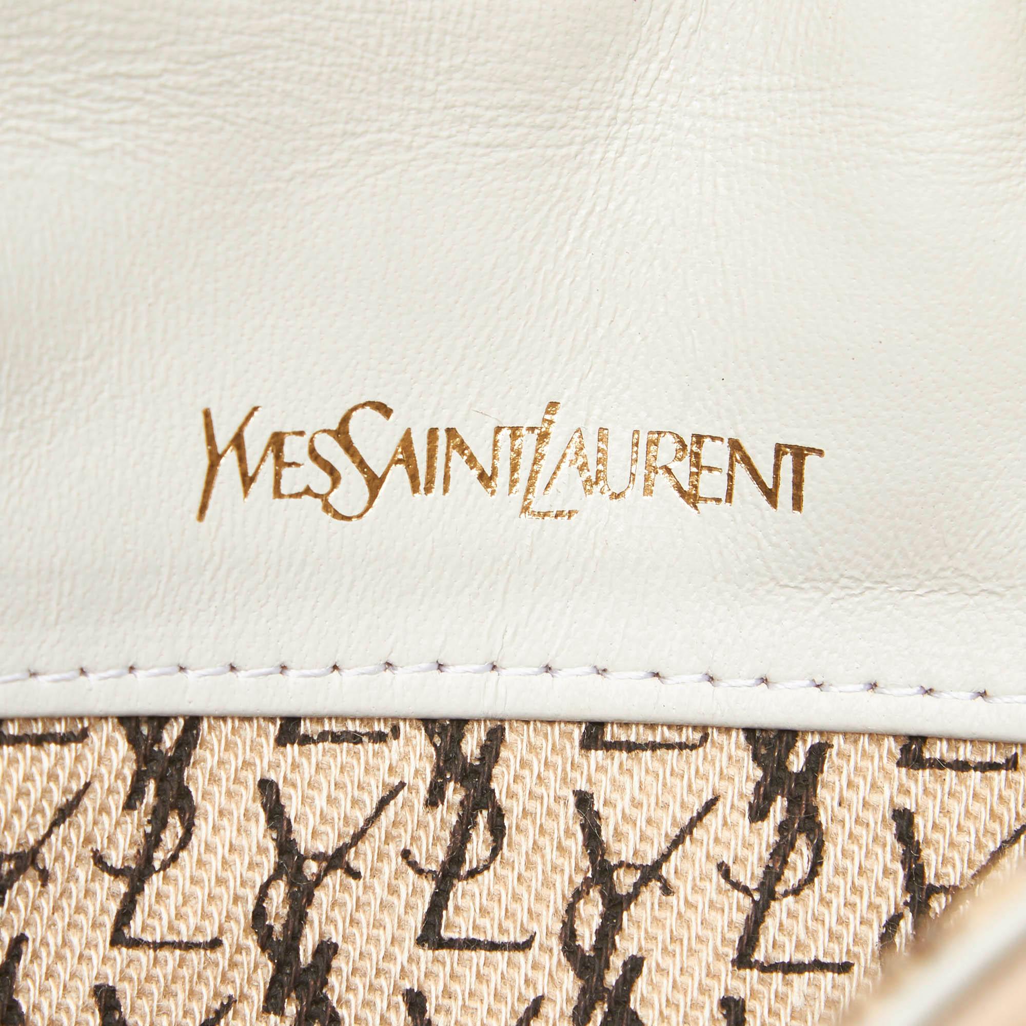 YSL White Leather Clutch Bag In Good Condition In Orlando, FL