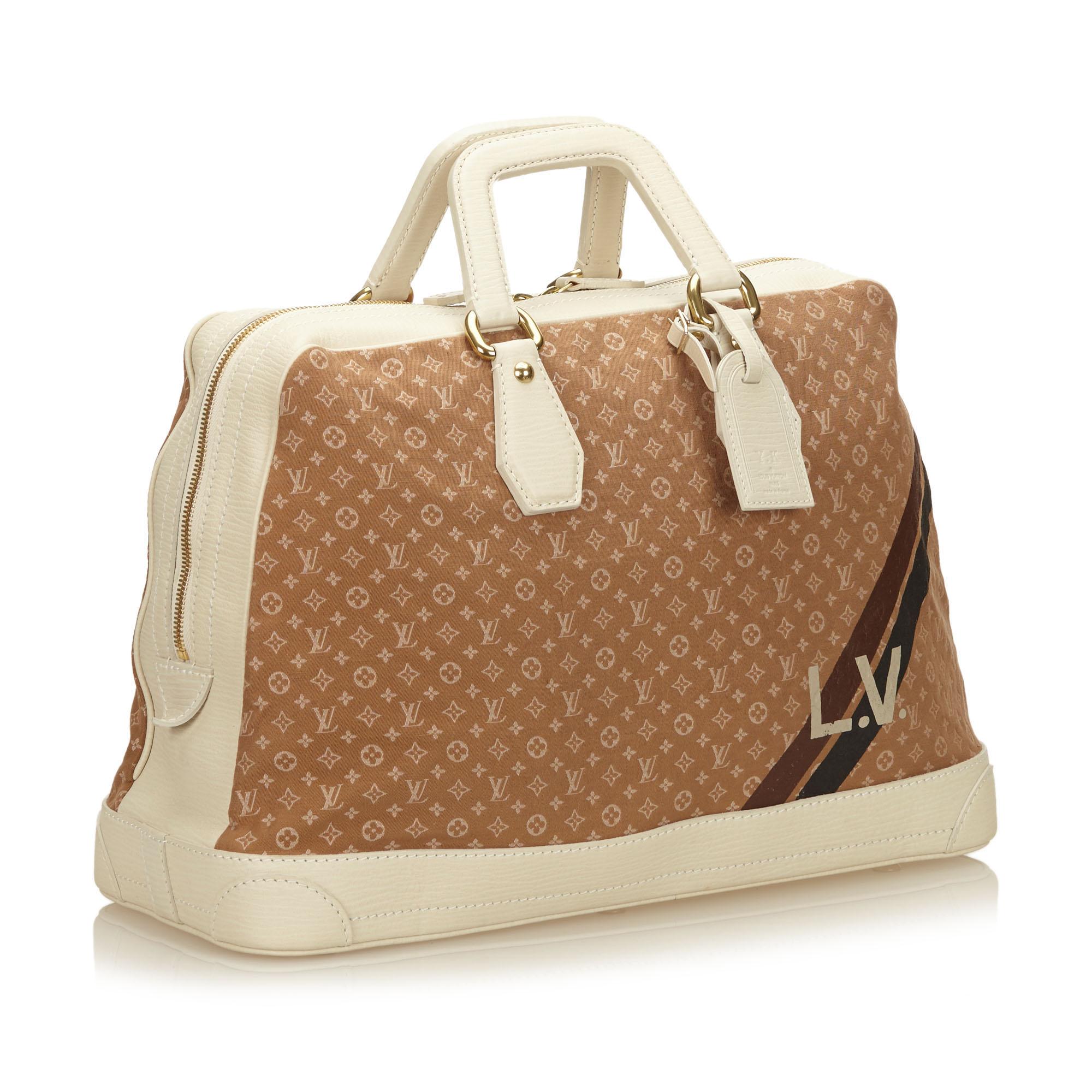 The Mini Lin Initiales Isfahan features a Monogram Mini Lin canvas body, flat handles, top zip closure, and an interior zip pocket.

It carries a AB condition rating.

Dimensions: 
Length 33.00 cm
Width 47.00 cm
Depth 19.00 cm
Shoulder Drop 20.00