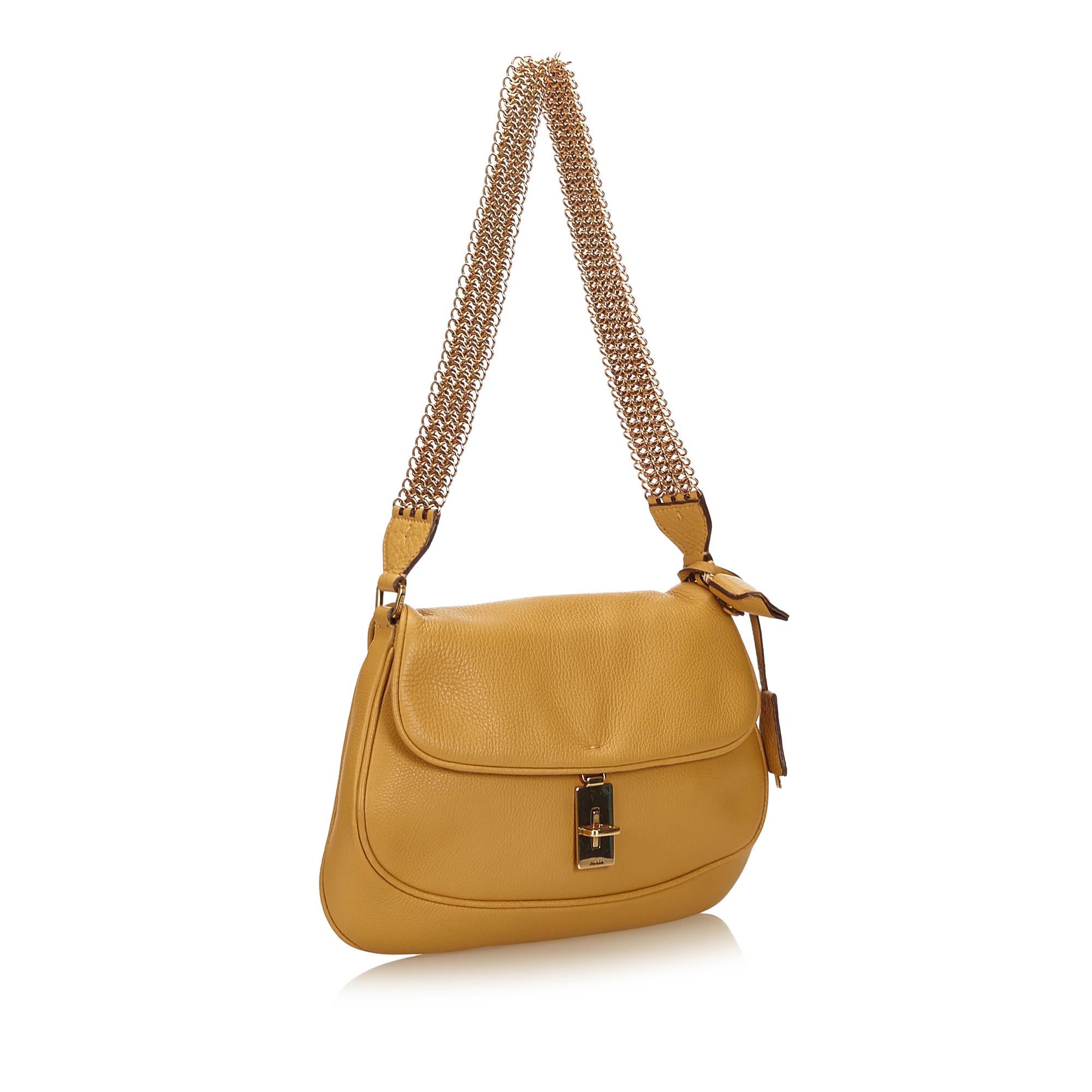 This shoulder bag features a leather body, chain straps, top flap with twist lock closure, exterior slip pocket, and interior zip pocket.

It carries a AB condition rating.

Dimensions: 
Length 16.00 cm
Width 26.00 cm
Depth 2.00 cm
Shoulder Drop
