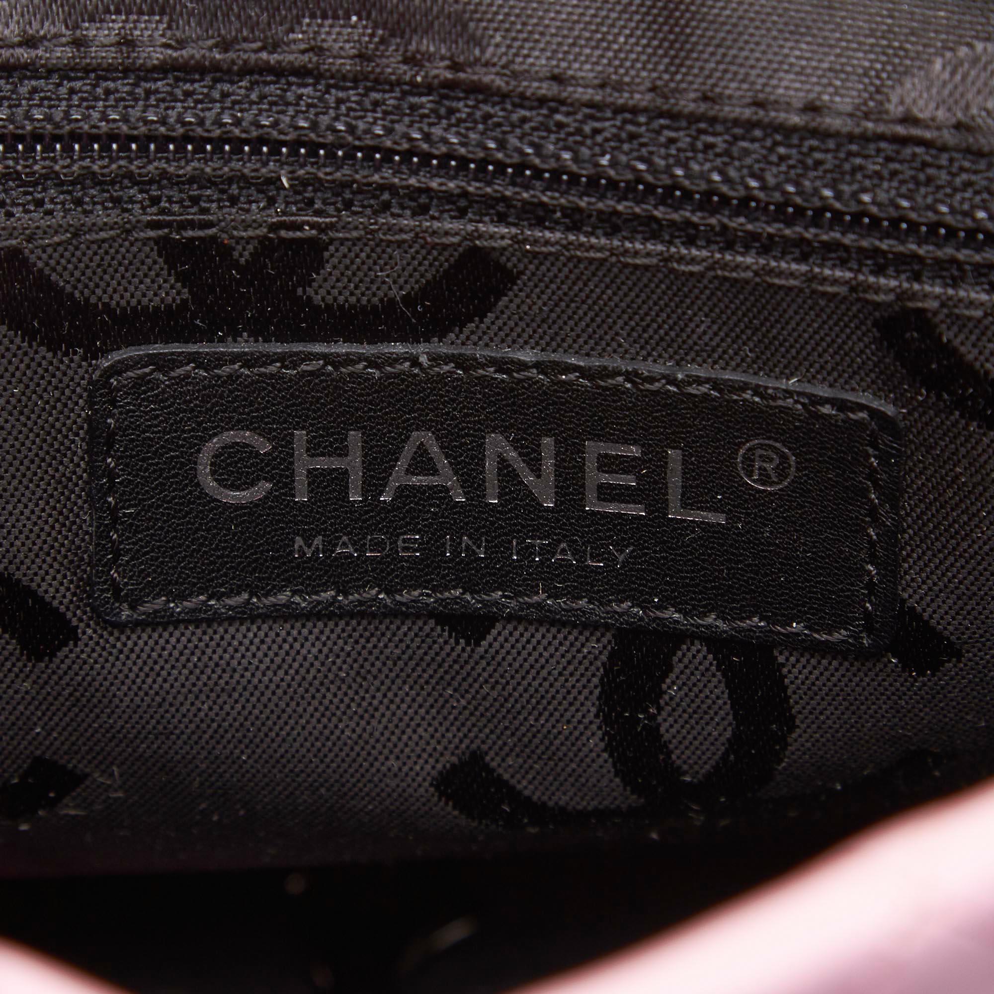 Women's or Men's Chanel Pink x Black Cambon Ligne Petit Bucket Bag For Sale