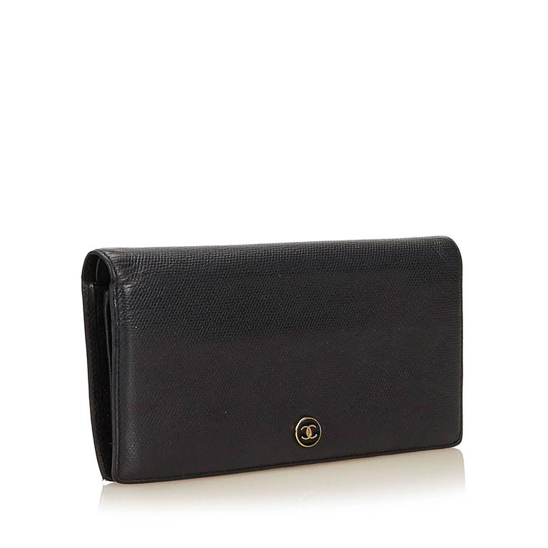 Chanel Black Bi-Fold Leather Wallet For Sale at 1stdibs