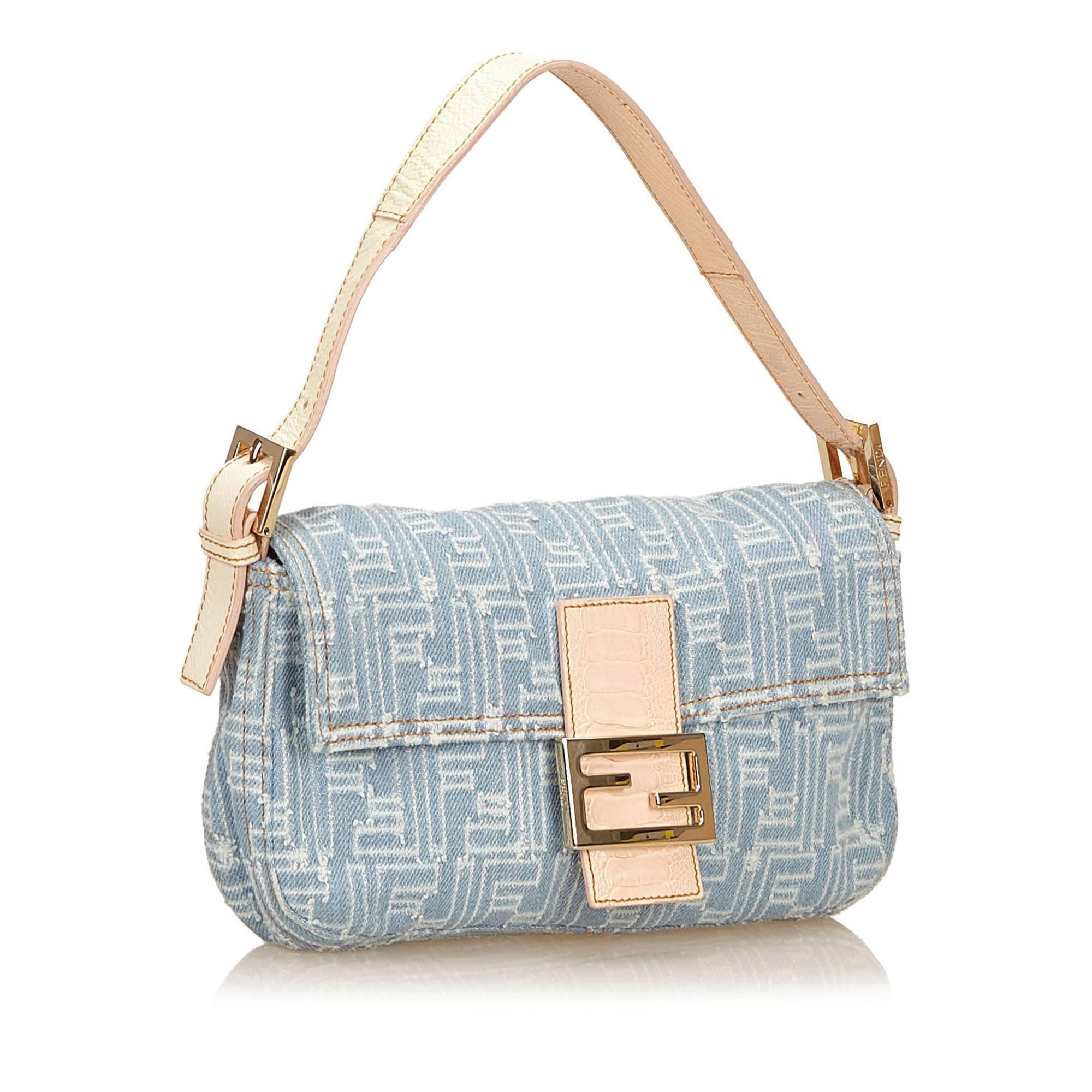 This handbag features a jacquard body, a flat shoulder strap, a top flap, and an interior zip pocket. It carries a B condition rating.

Inclusions: 
Dust Bag