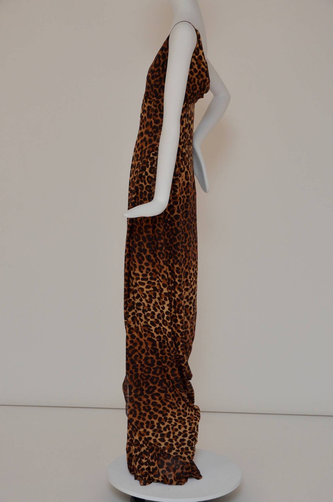 John Galliano animal print dress.
Size 4US.
Made in france.
Fabric 100% silk.
Dress measurements:underarm 17.5