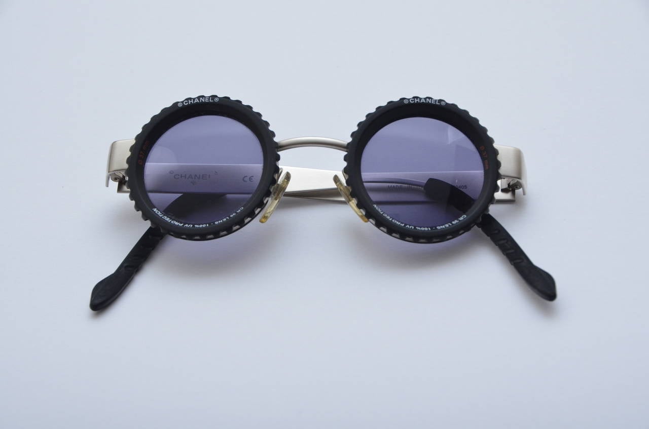 Chanel camera lenses sunglases.
Vintage.
Excellent vintage condition.
Amazing  quality craftsmanship.

Made in Italy.

FINAL SALE.