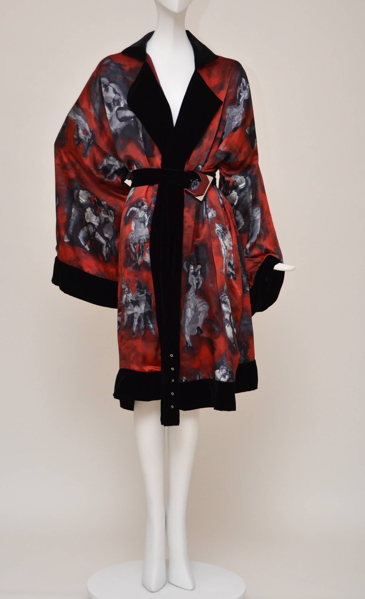 Jean Paul Gaultier Femme Kimono dress with belt.
Black velvet on the edges.
Very beautiful  print .Oversized style.
Looks unworn.
Size 40.Made in Italy.
Lined in fine red silk.

FINAL SALE.