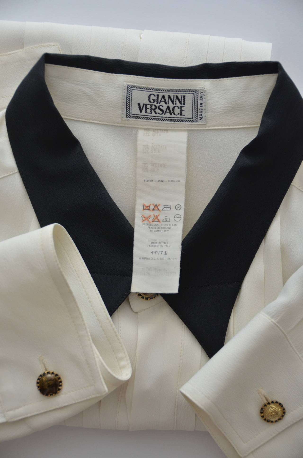 Gianni Versace Silk Men's Shirt In Good Condition In New York, NY