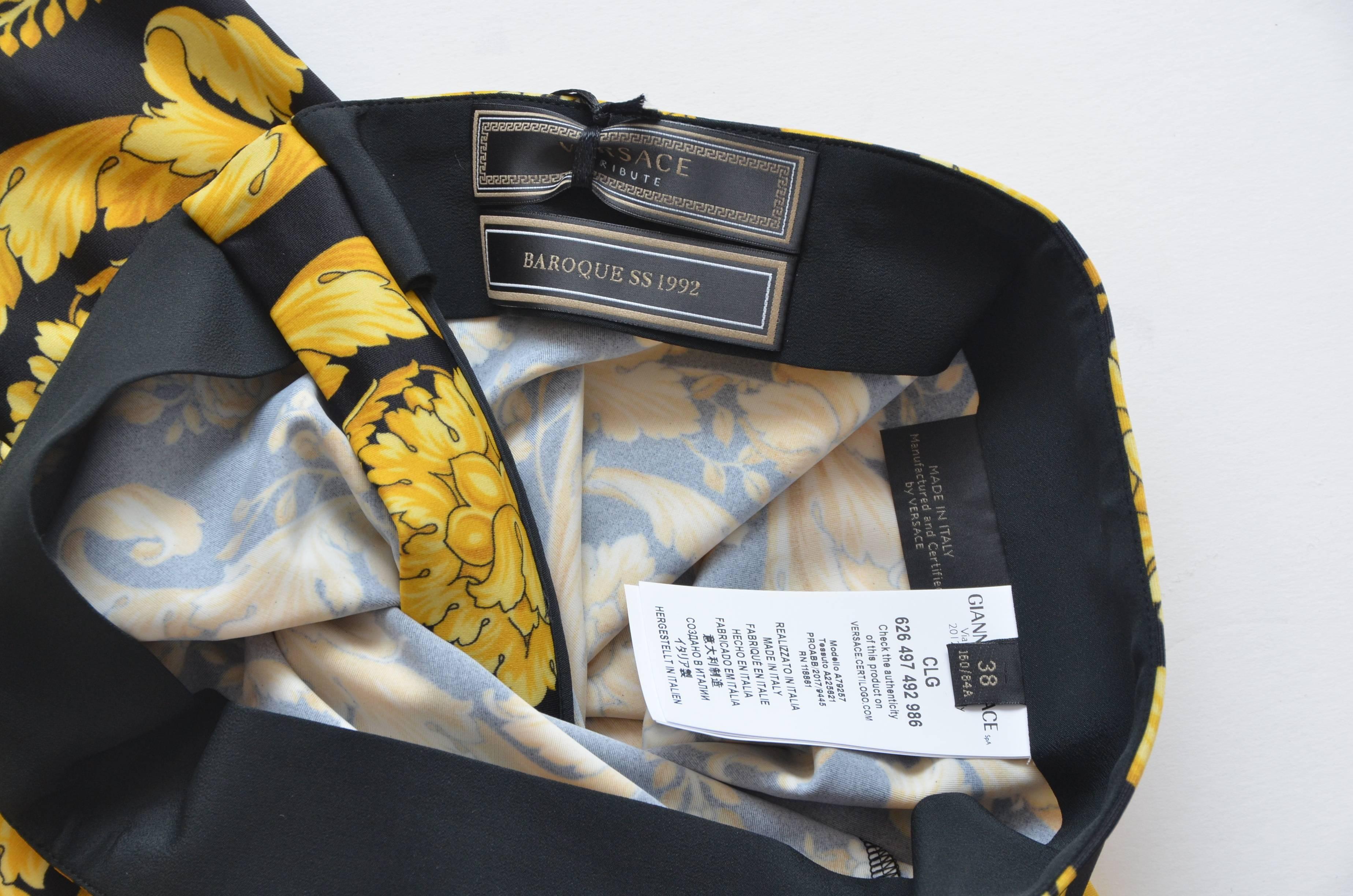 Versace Tribute Baroque leggings pants 
New with tags.Size   38


FINAL SALE