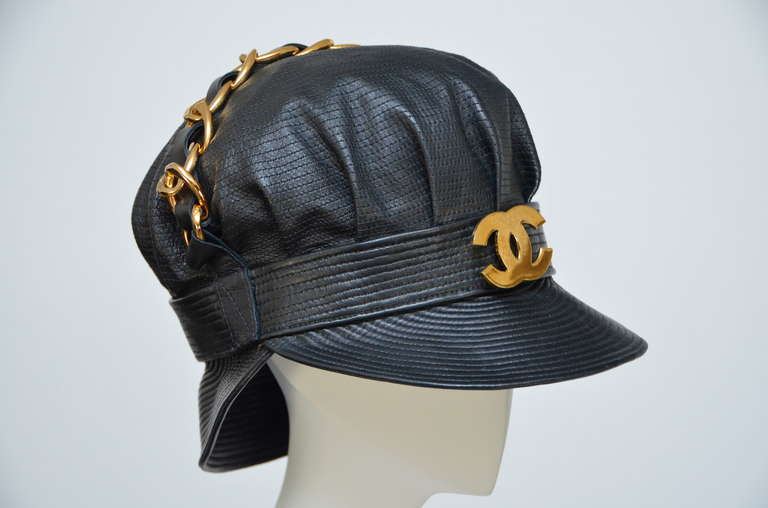 Rare Vintage Chanel Leather Hat As Seen On Rihanna NEW.
Excellent new condition.Never worn,old stock.
Chanel signature chain on the top and Chanel CC gold plated pin in the front.
Size 58 .Lambskin leather.
Made in France.

FINAL SALE.