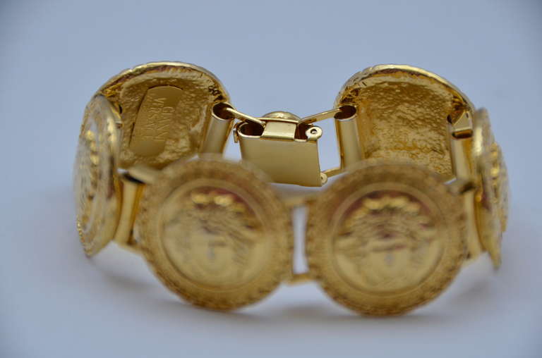 Gianni Versace 6 Medusa  Bracelet.Excellent mint condition.
No box or tags.Gold plating is perfect.
Made in Italy.

FINAL SALE.