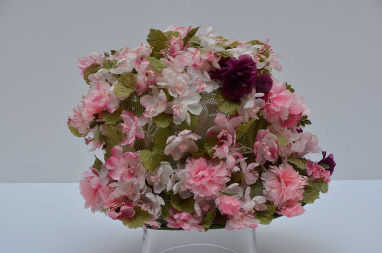 Vintage Elsa Schiaparelli Flower Fedora Style  Hat In Excellent Condition In New York, NY