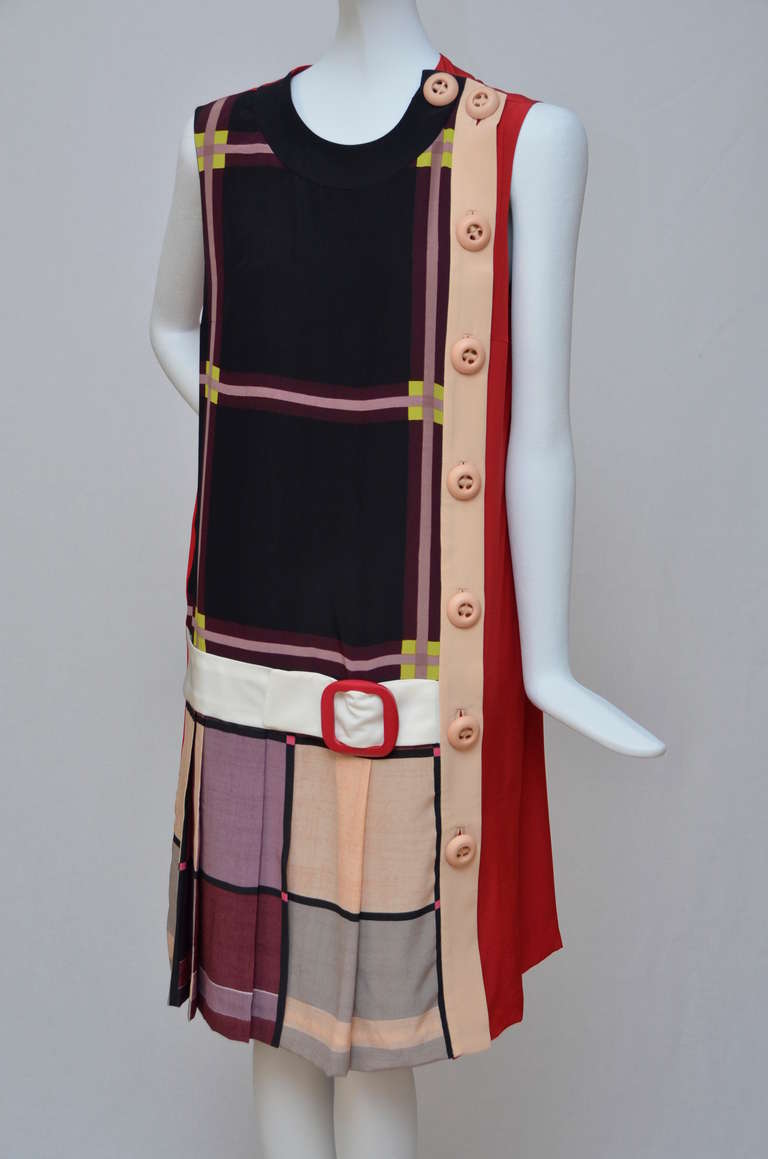 Prada Color Block Dress 2011 new without tags.
Size 42.Made in Italy.
Fully lined.
Fabric 100% silk.

FINAL SALE.