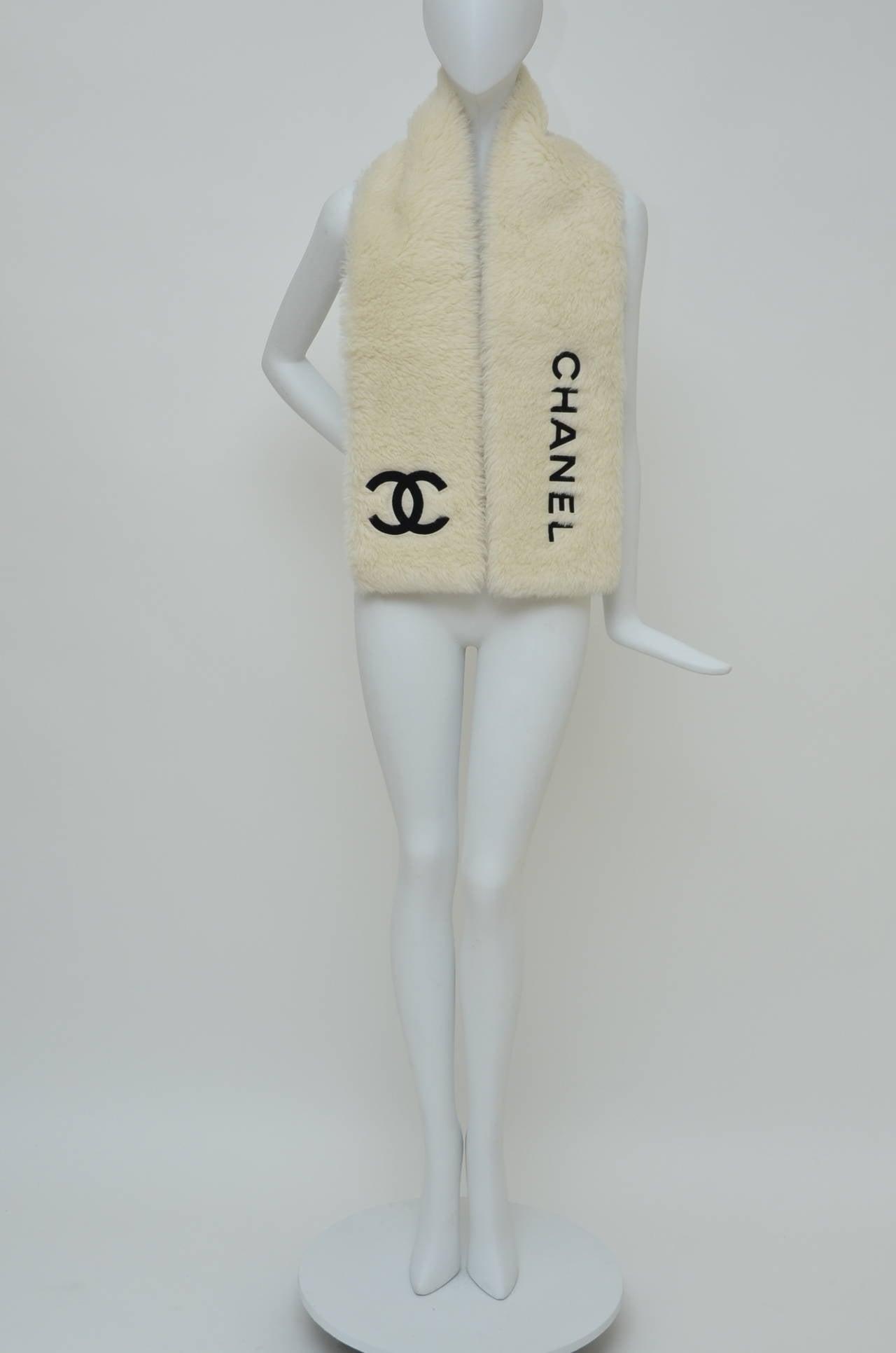 chanel fur scarf