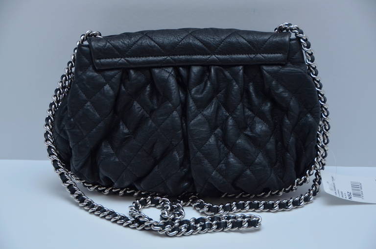 Brand new with tags Chanel chain around lambskin handbag.
Purchased by me at Saks Fifth Avenue last year 2013.
Original receipt available upon request.
Medium size please check approximate measurements:
Bag length:12
