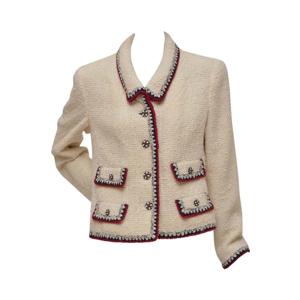 Iconic CHANEL Ecru Color Boucle Jacket '06 Mint 40 For Sale at 1stDibs
