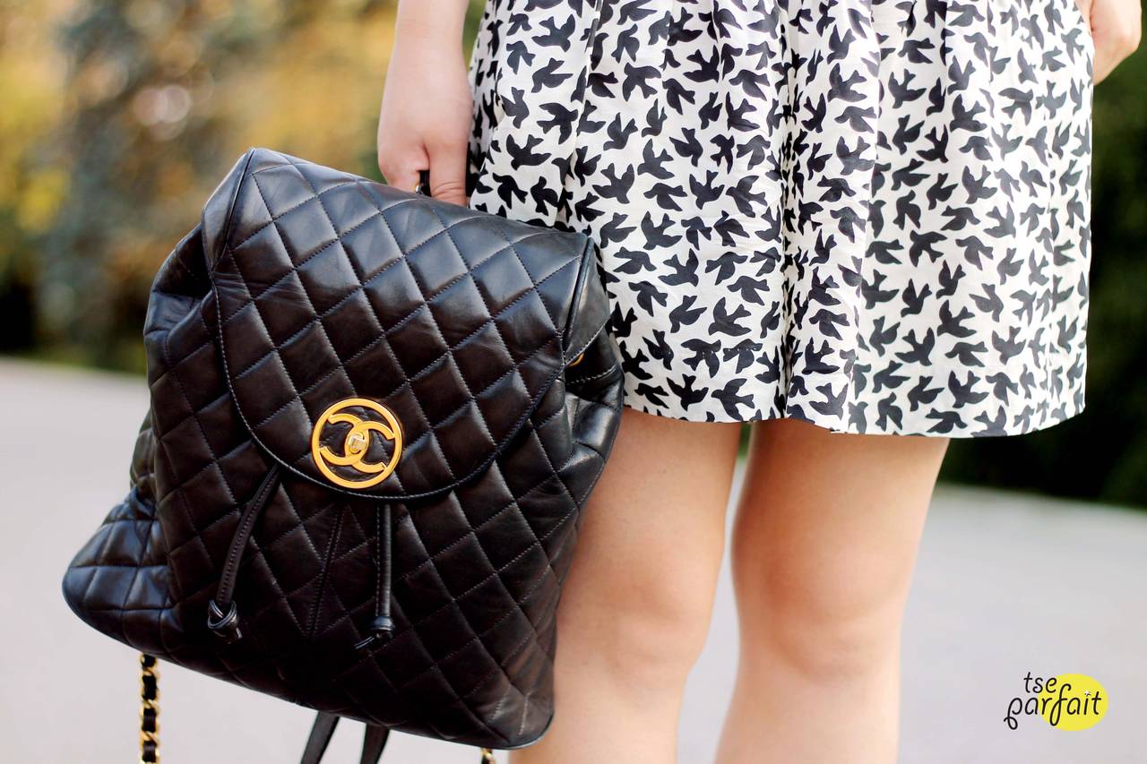 Chanel black lambskin backpack.
Large size .
Excellent vintage condition.Made in Italy.
Large CC turnlock closure in the front.Gold tone hardware.
Approximate measure:L 12