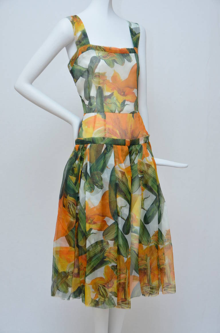 Green, orange and white Dolce & Gabbana silk sleeveless A-line dress with vegetable motif, raw edges throughout.
Pleating at skirt and back zip closure.
Excellent condition,new without tags.
Dress measurements :Underarm 17