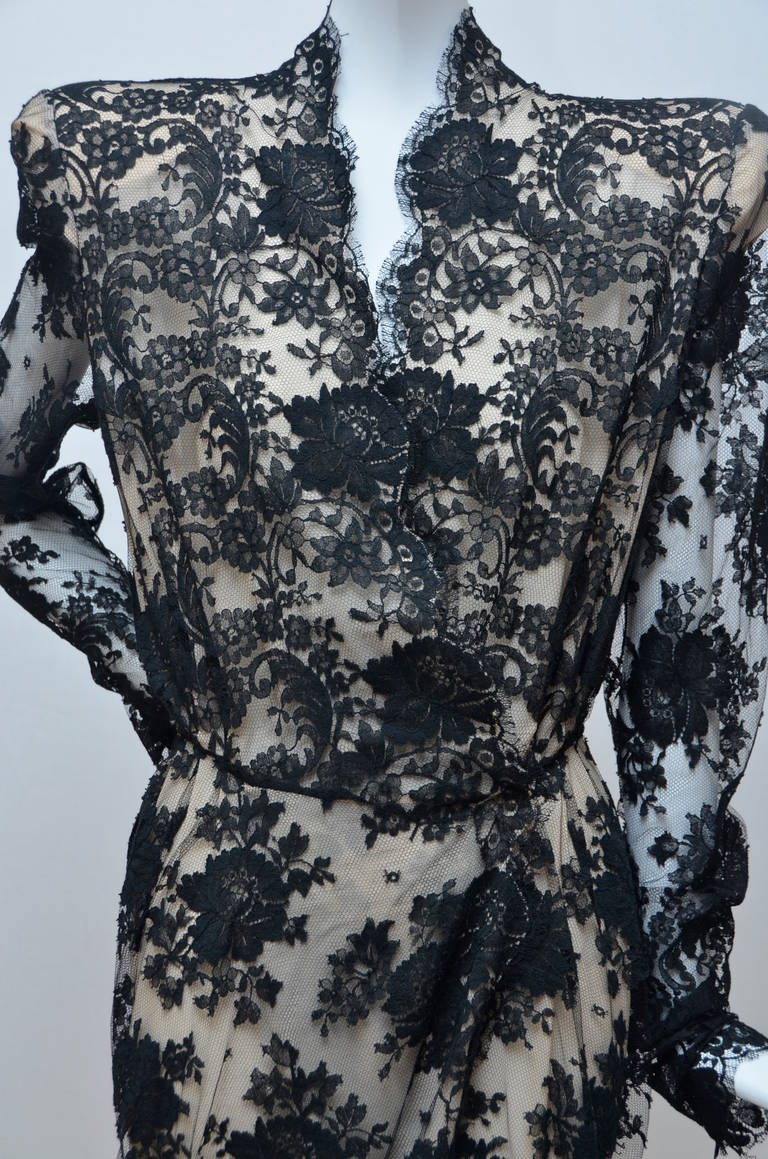 Alexander McQueen Lace Scalloped Edge  Tulip Dress New 46 In New Condition In New York, NY