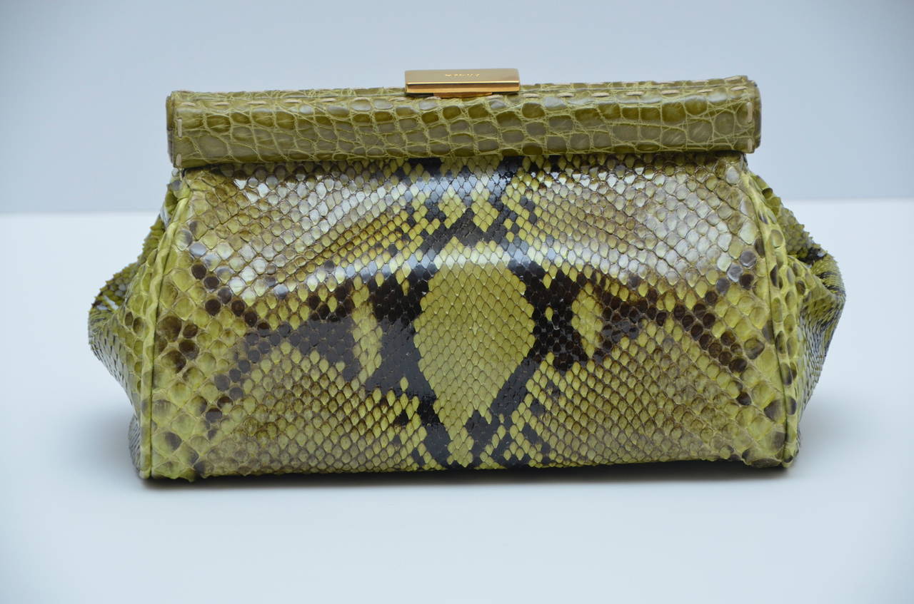 Prada green python clutch.
New never used.
Card  or dust bag not included.
Clutch measurements:H 5.5