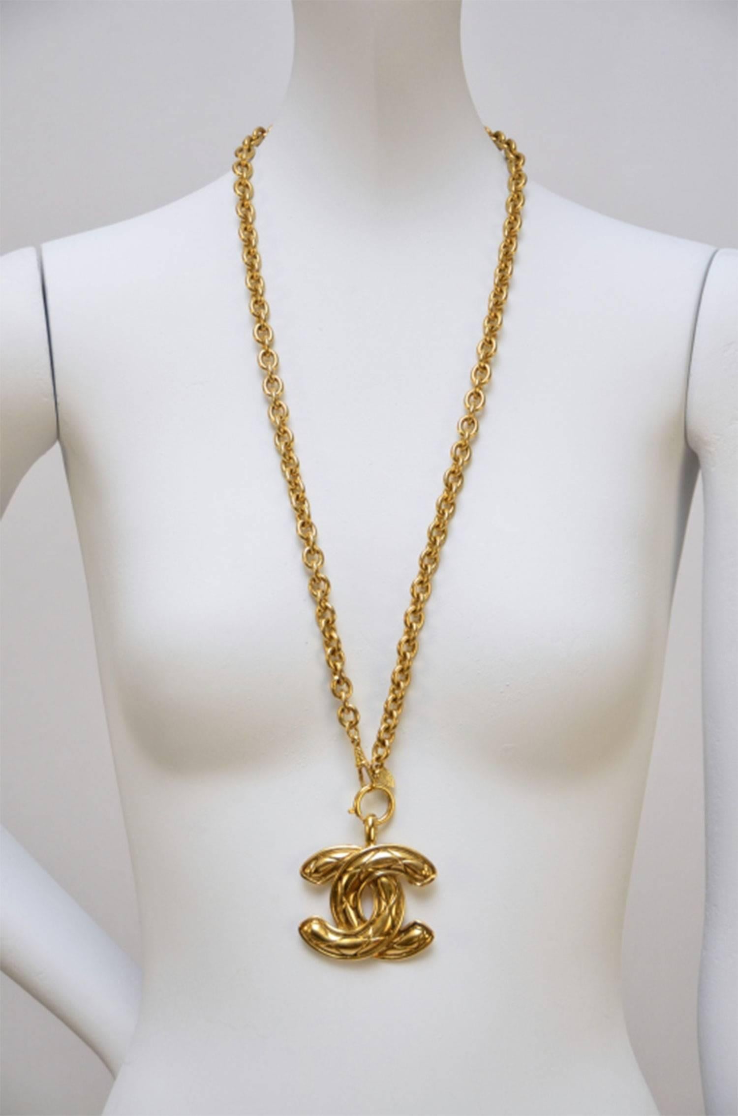 Chanel jumbo necklace.Excellent vintage condition and gold plating.
Total chain length:30