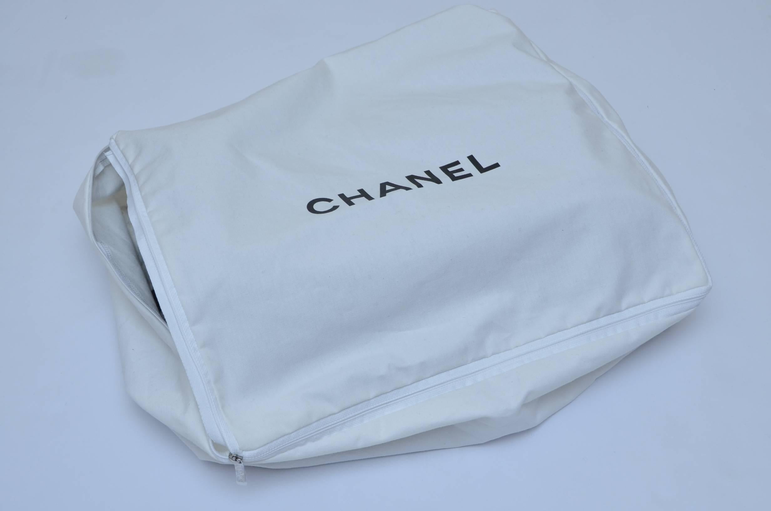 chanel logo throw blanket
