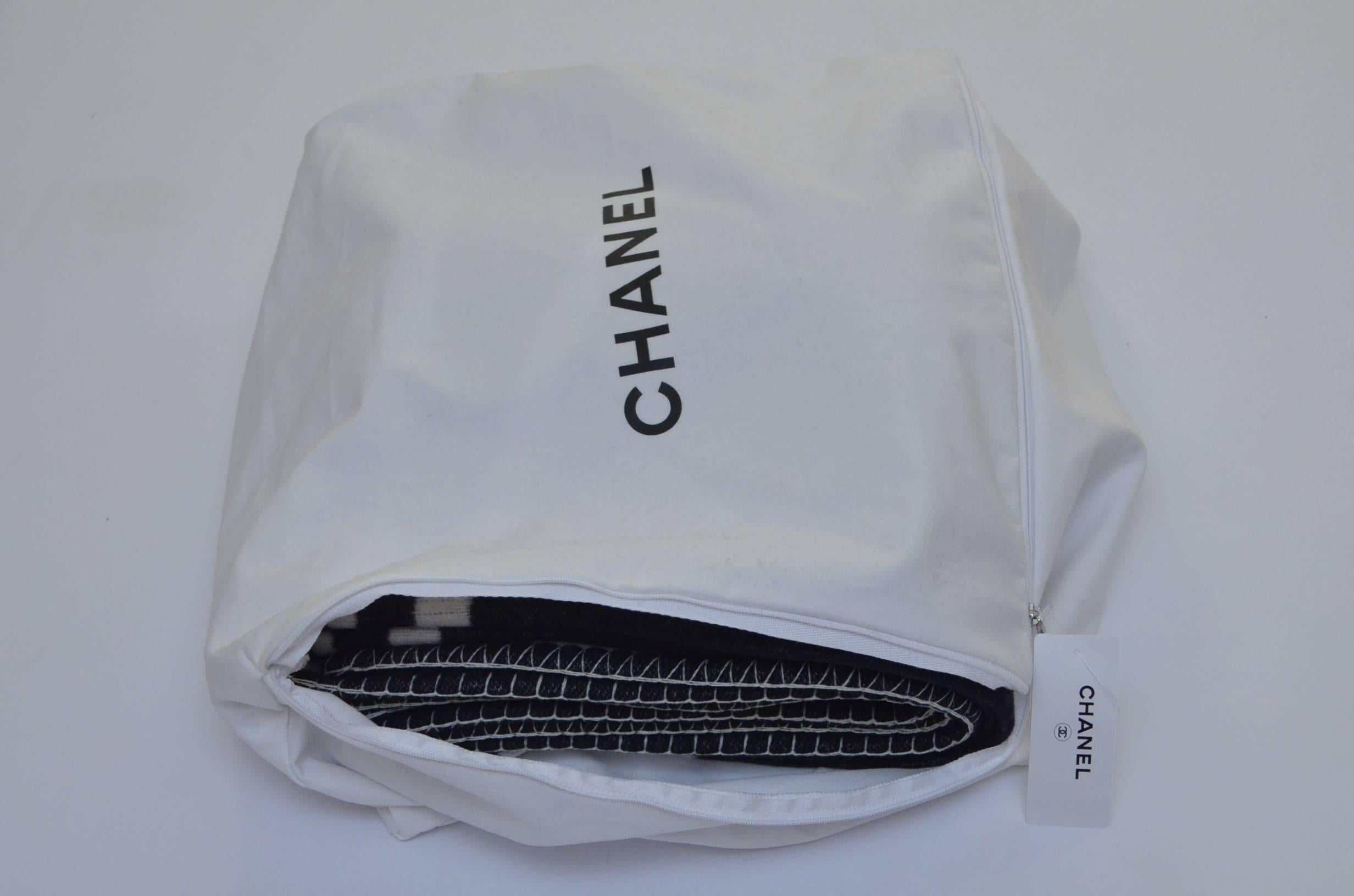 Women's CHANEL  Black & Off White  Large  CC Logo Travel Home Decor Throw Blanket  NEW