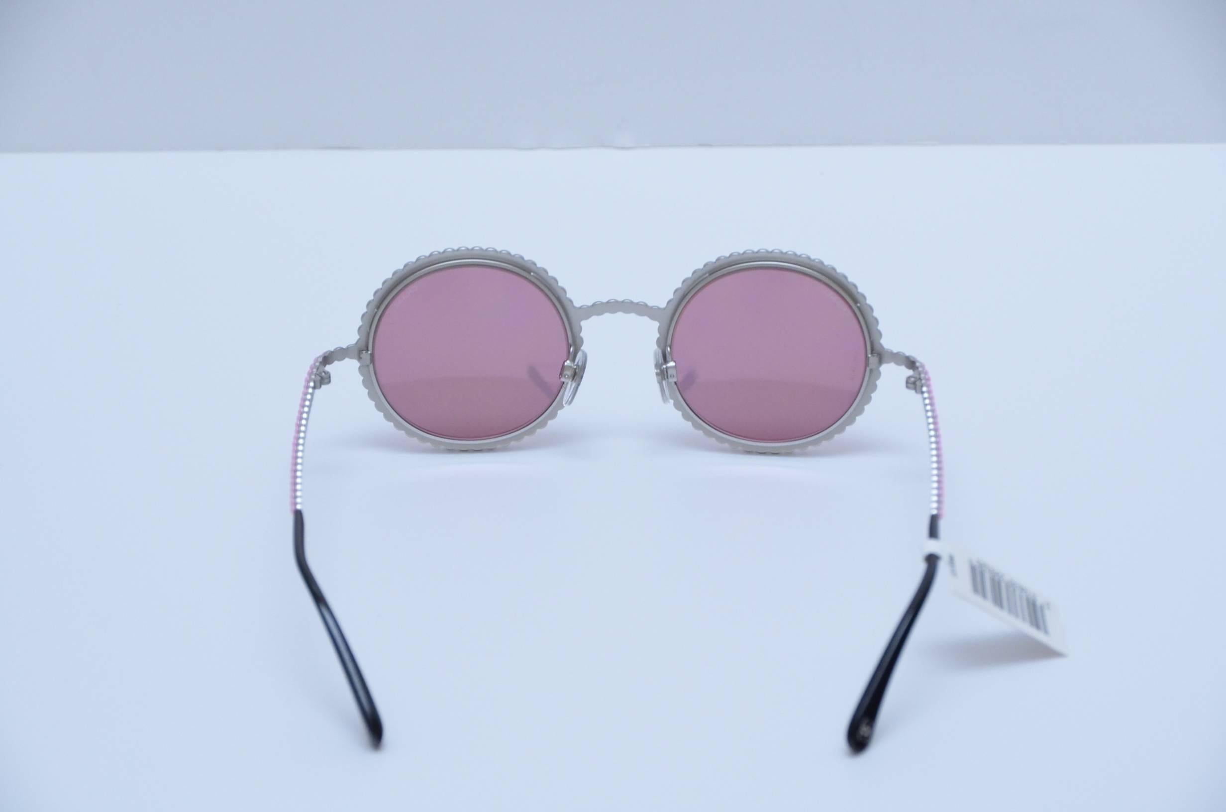 CHANEL PINK PEARL Sonnenbrille 2016 Limited Ed. gesehen auf Rose Depp Collector's im Zustand „Neu“ in New York, NY
