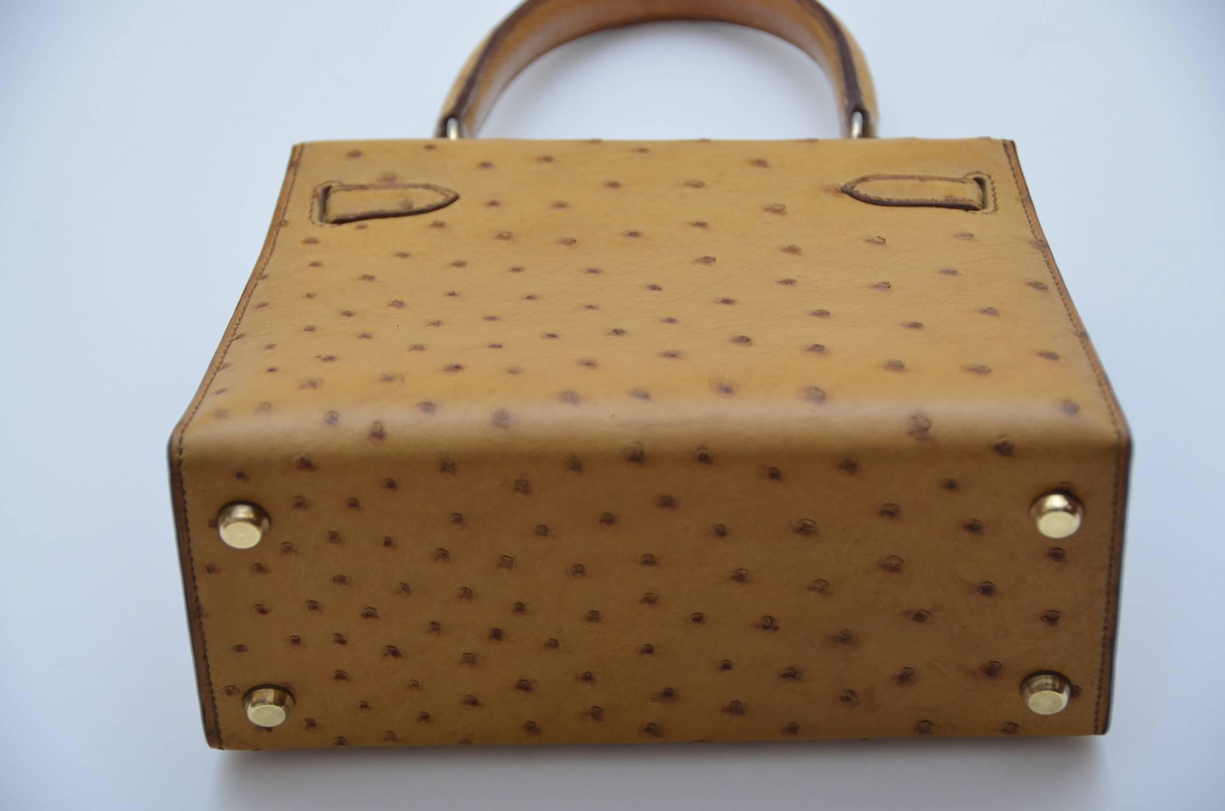 HERMES Very Special Mini Vintage Ostrich Kelly 20 CM Gold  Natural Color Mint  In Excellent Condition In New York, NY