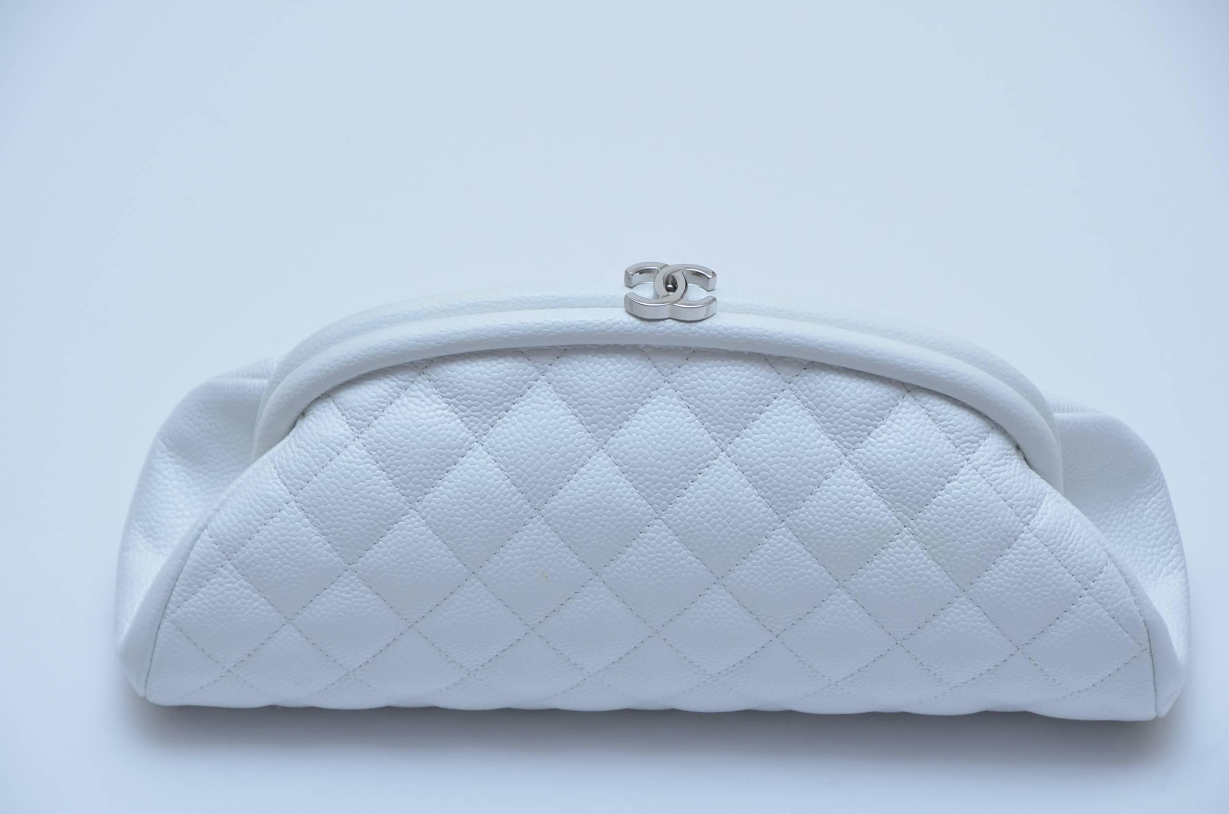 Chanel white caviar leather clutch.
Mint like new condition.
Lined in white fine  leather inside.Clean inside /out .
Comes with hologram inside,matching authenticity card, chanel little booklet  and dust bag.

This particular model called