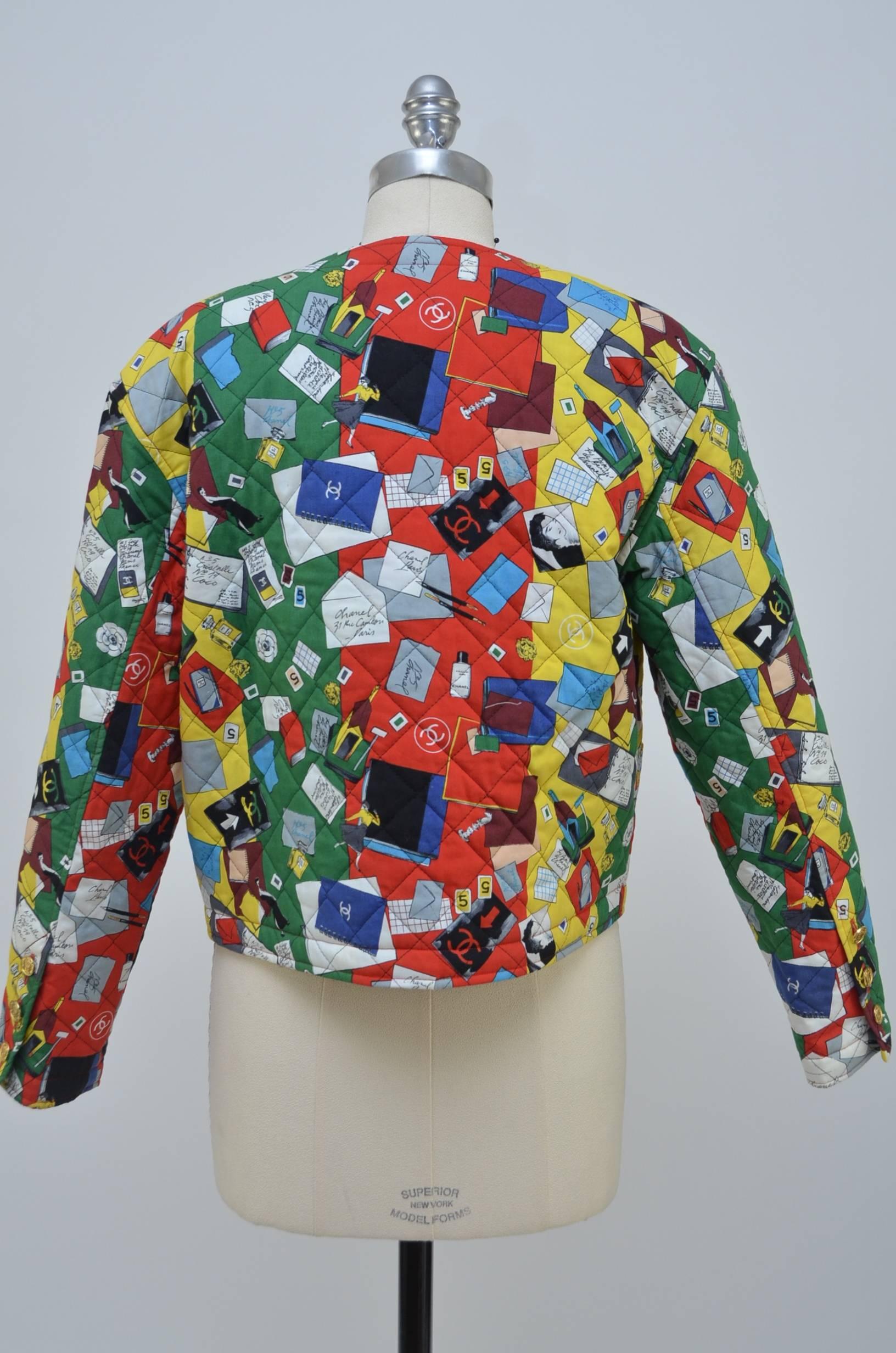 Chanel quilted jacket with chanel icons printed ......Coco ,perfume ,note book,chanel 5 ........
New without tags.
Size 38.Slightly oversized fit.Shoulder pads can easily be removed.
Fabric 100% cotton. 5 large size gold tone buttons in the front