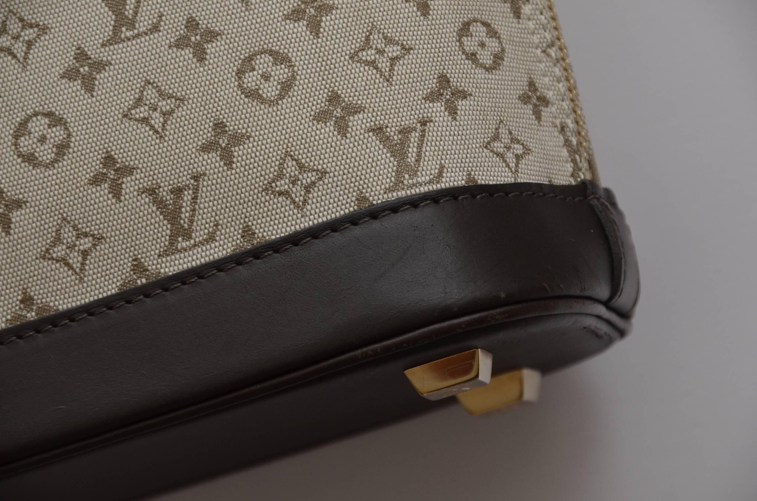 Louis Vuitton Canvas Handbag In Good Condition In New York, NY