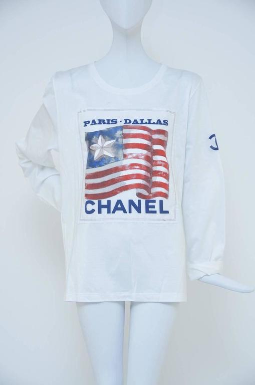 Chanel Paris Dallas t'shirt.
New without tags.
Size M.
Measurements: Bust 32”, Waist 32”, Length 23”
Fabric Content: 100% Cotton .

FINAL SALE.