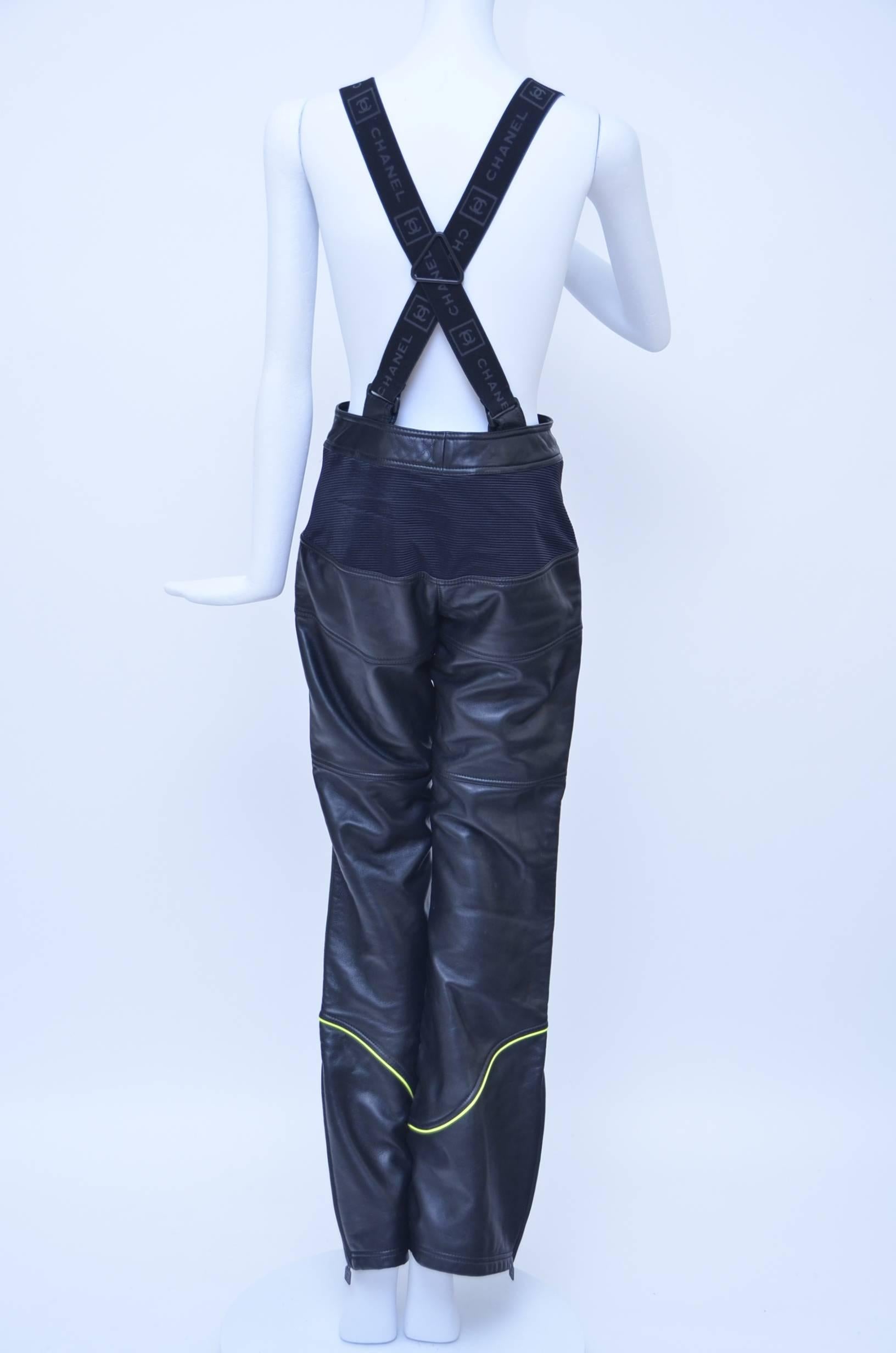 Chanel 2004 runway ski pants with suspenders.
Seen on Victoria Beckham.
Condition:Brand new with tags......They might have couple minor marks from the storage.
Please note:one of the snaps (second snap ) is showing slightly