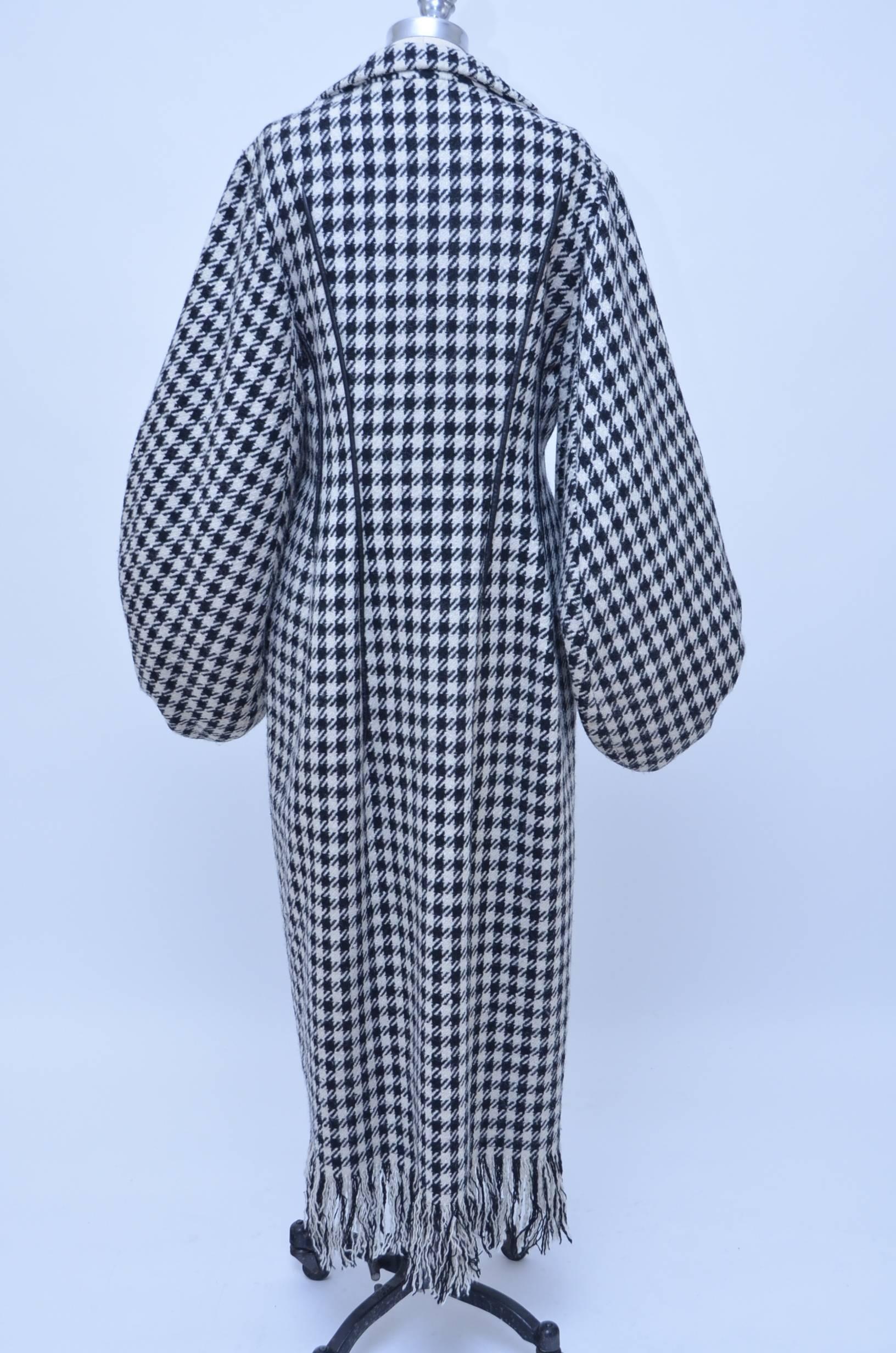 Yohji Yamamoto runway 2003 houndstooth oversized coat.
Houndstooth balck/white  checked coat with big voluminous sleeves. 
Bottom has fringe finish.
Masculine but feminine at a same time....

Size 3.Photographed on mannequin size 6 us.Waist fit