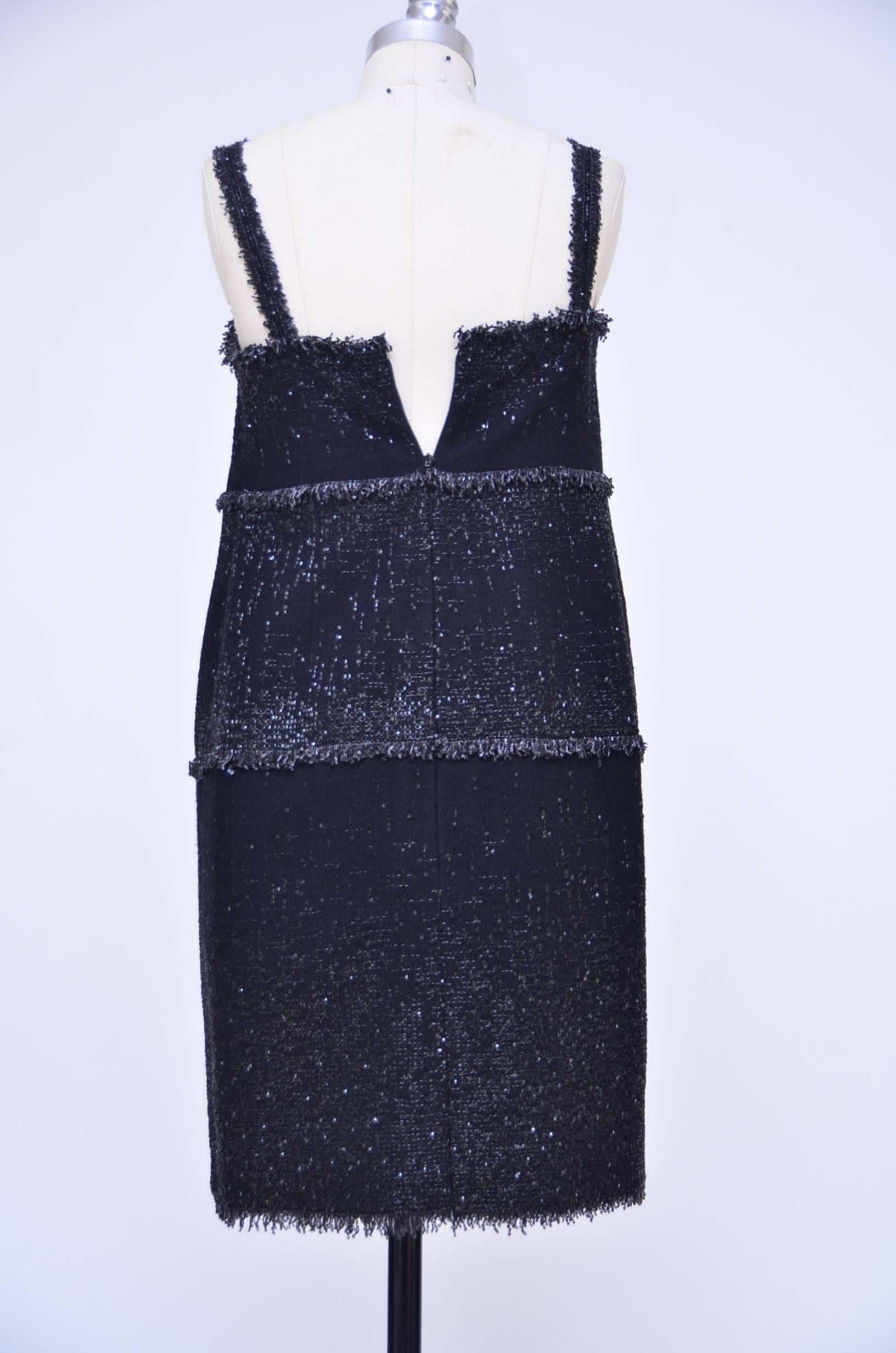Beautiful Chanel beaded Haute Couture dress.
Slightly heavy due to all embellished beading.Zipper closure on the back.
Approximate measurements:
Underarm 32