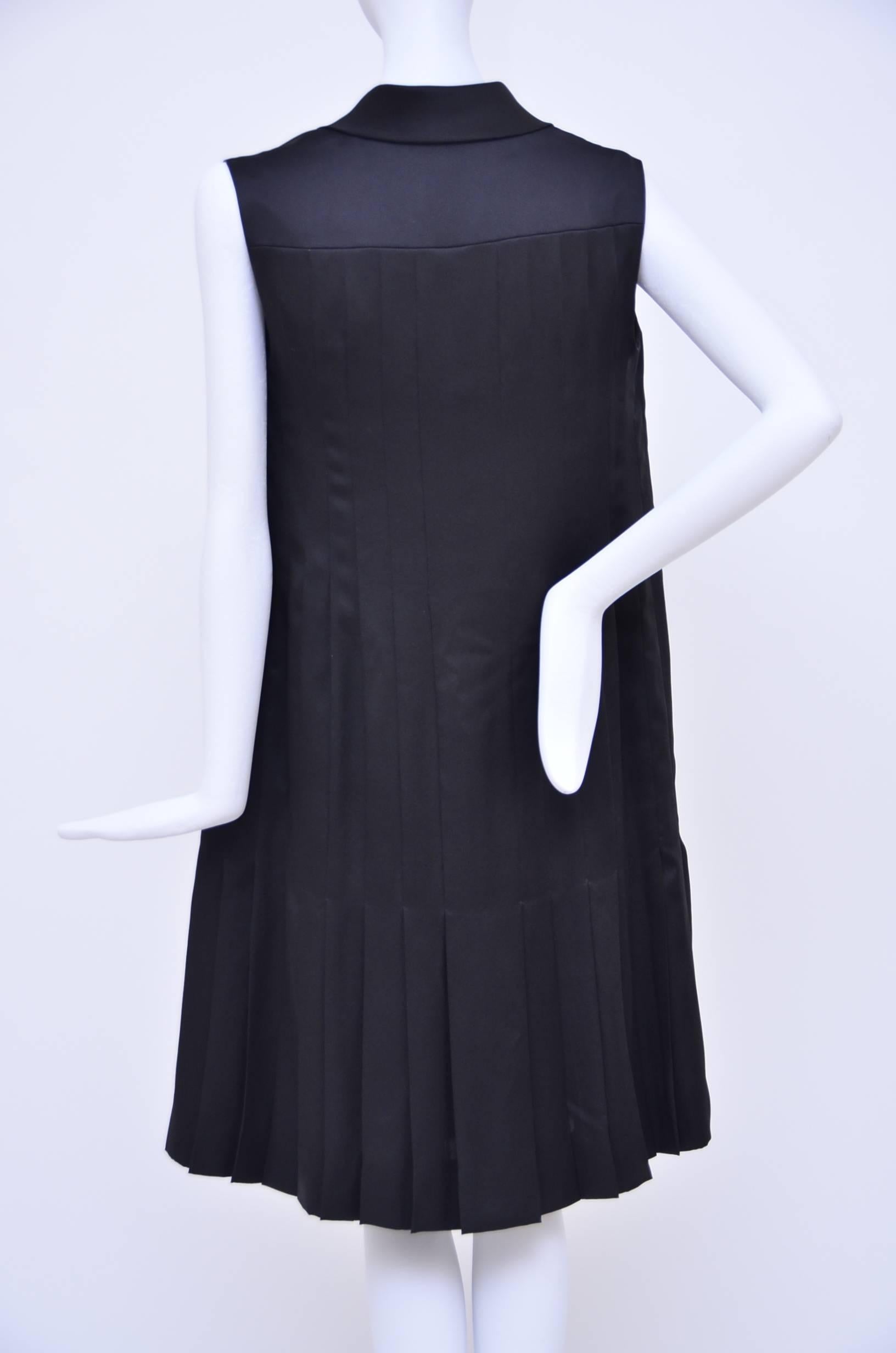 Chanel Haute Couture black pleated dress.
Fabric 100% silk.
Mint condition,like new.No stains and color is black and show no fading.
Fabric is black with  silky  shine finish.Lined in silk fabric.Tiny button closure in the
