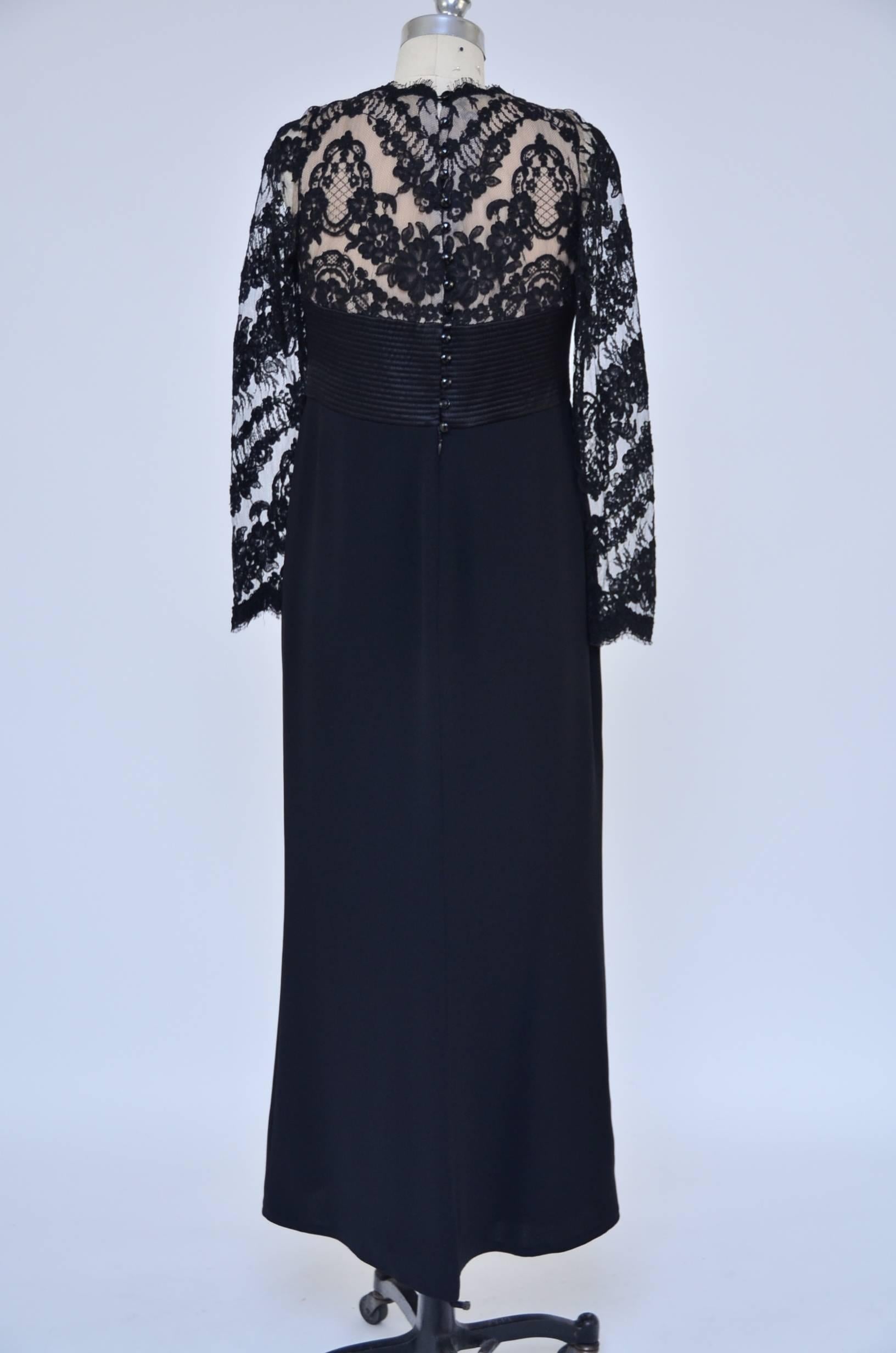 Badgley Mischka Black Lace Dress  .
Excellent mint condition.
Approximate measurements:underarm 16.5