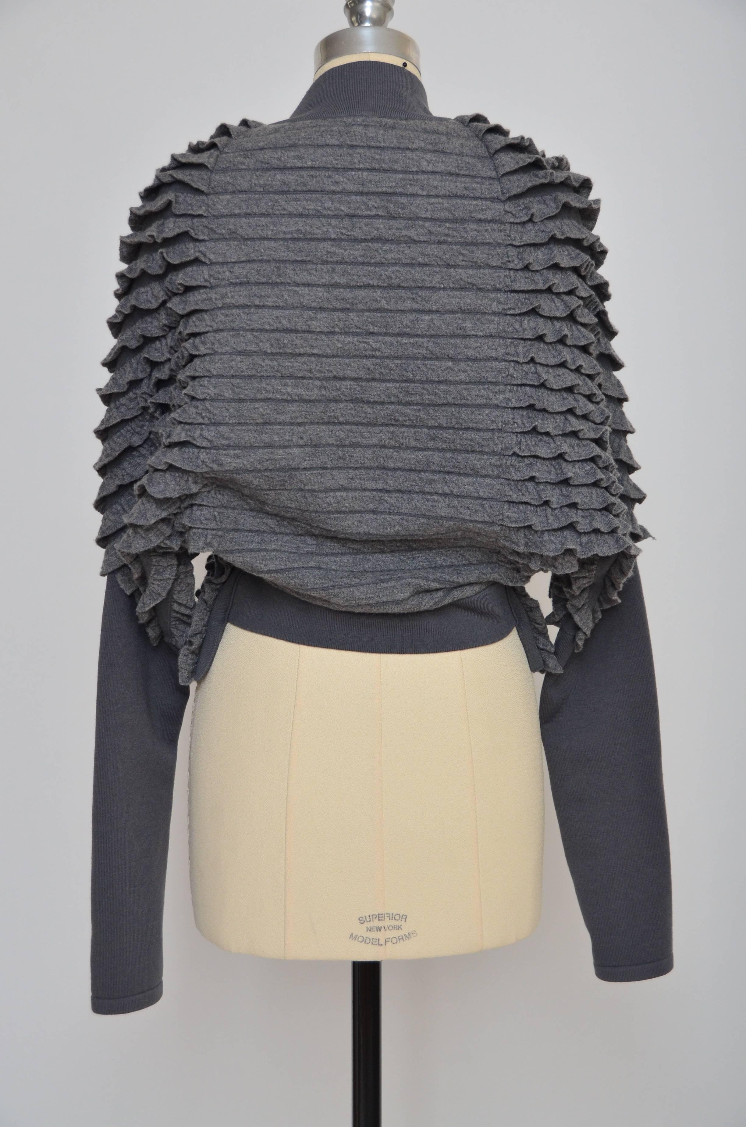 Pullover mit Rüschen von Alaia  Mint Neu NEU (Grau) im Angebot