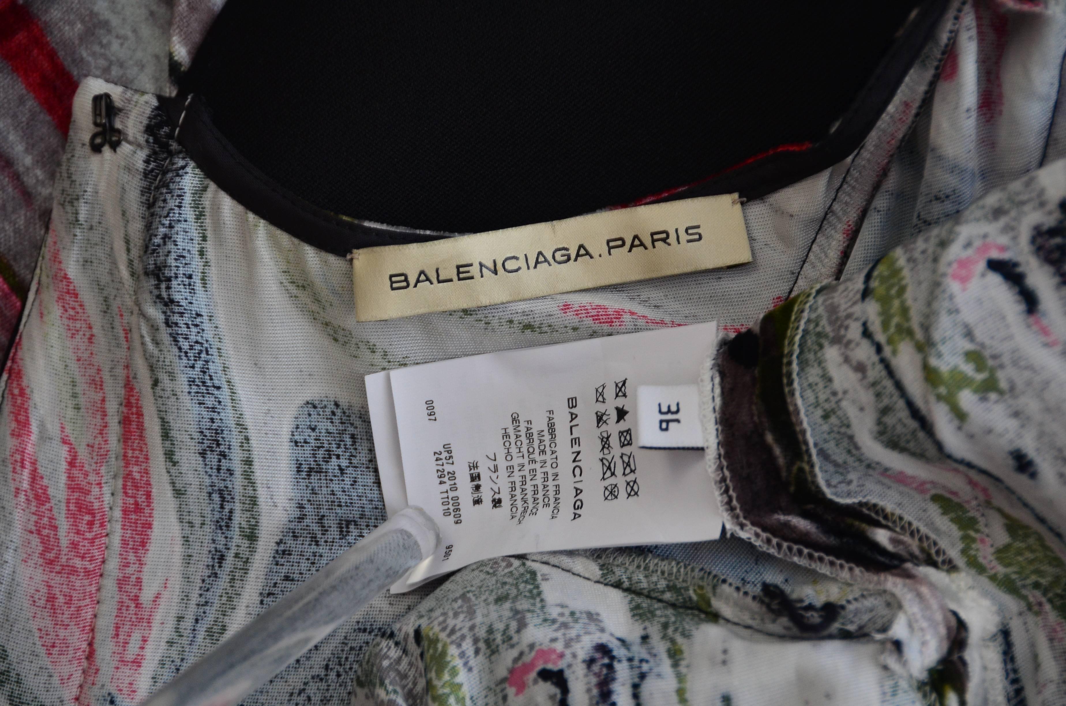 Balenciaga-Schmuck  Nicolas Ghesquière  Laufsteg 2010 Kleid aus Seide mit Ikat-Druck  36 im Angebot 1
