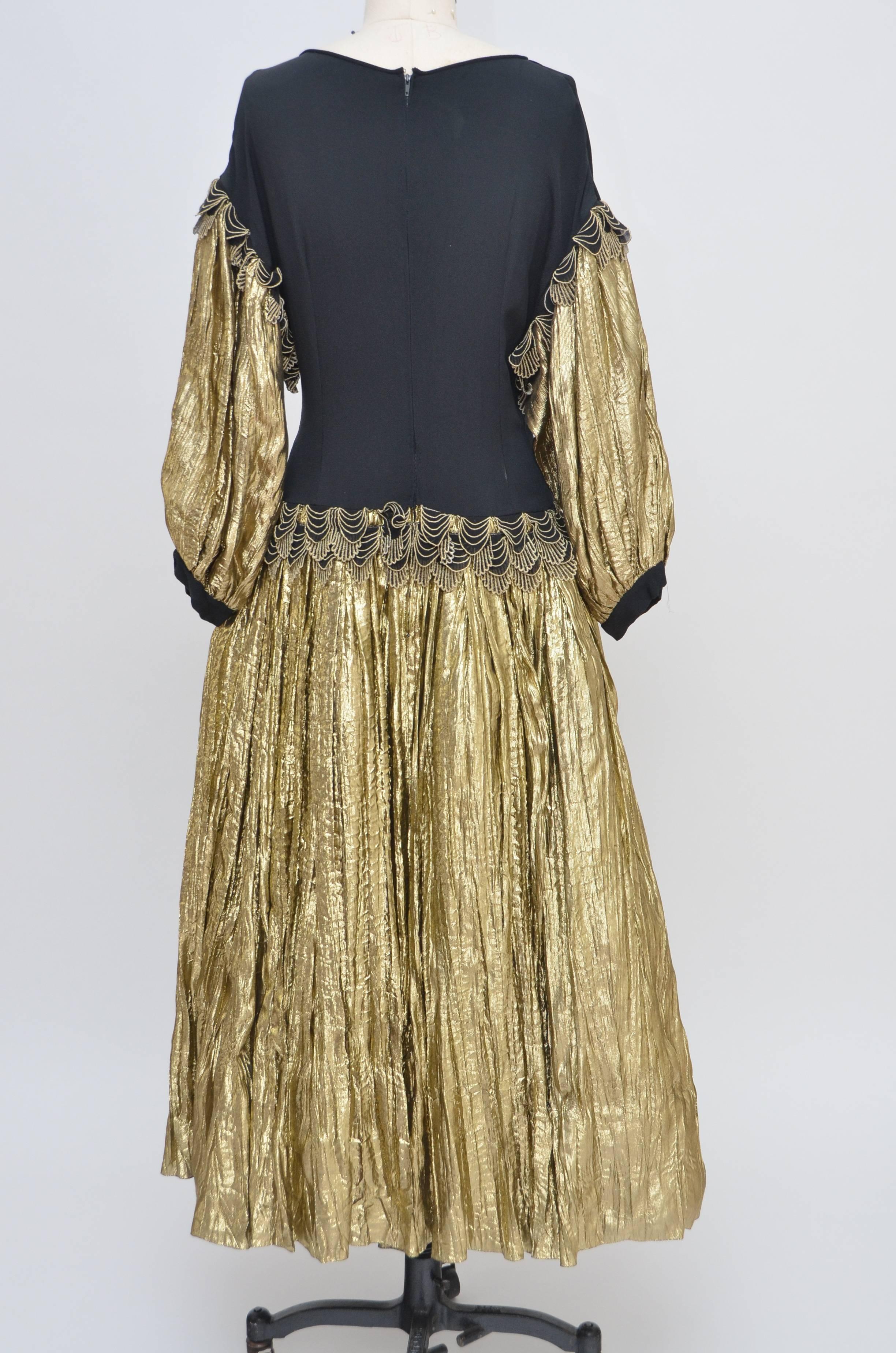 Chloe by Karl Lagerfeld gold lame dress for 1970's -'80
Very good condition.

Made in France.
FINAL SALE
