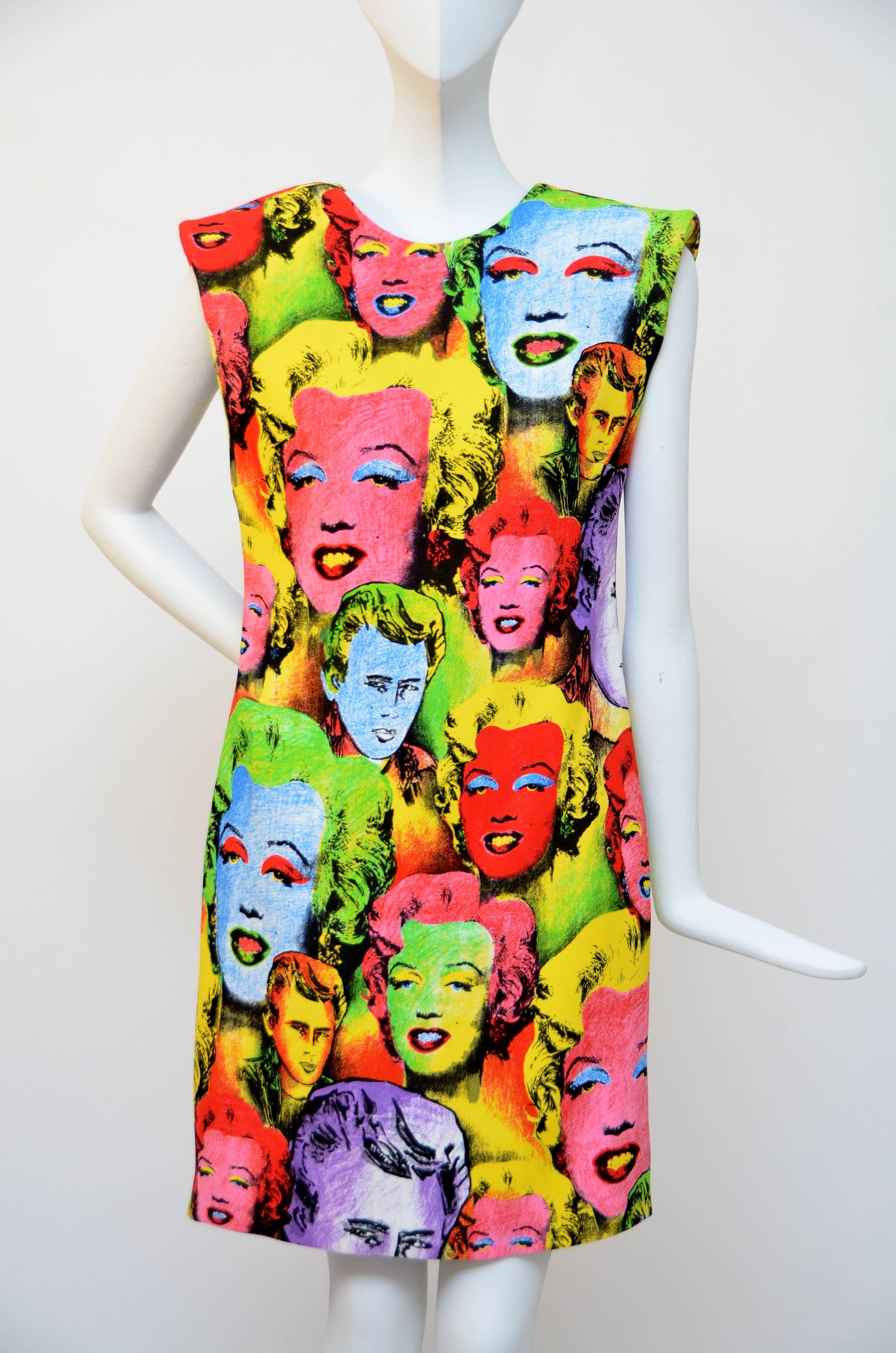 Sleeveless, power shoulder, mini dress, merging Gianni Versace's love of art and contemporary fashion in the Spring Summer 1991 collection. Pop Art SS'91 print
Sleeveless,Power shoulders,V-neck back
Mini length,'Versace Tribute' label 2018