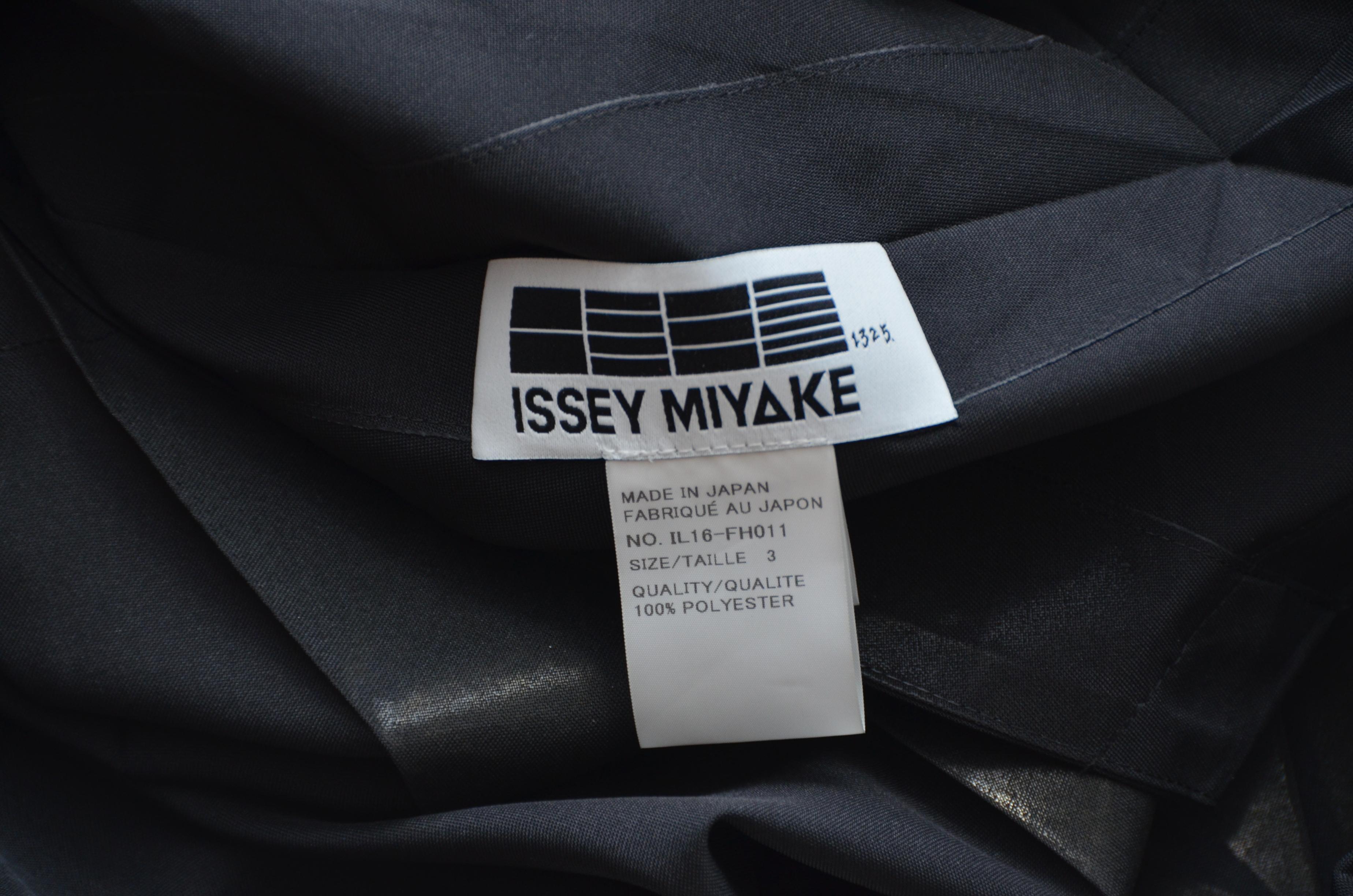 Black Issey Miyake 132 5 Dress  3D Design  Of  The Year 2012 Fashion Award  