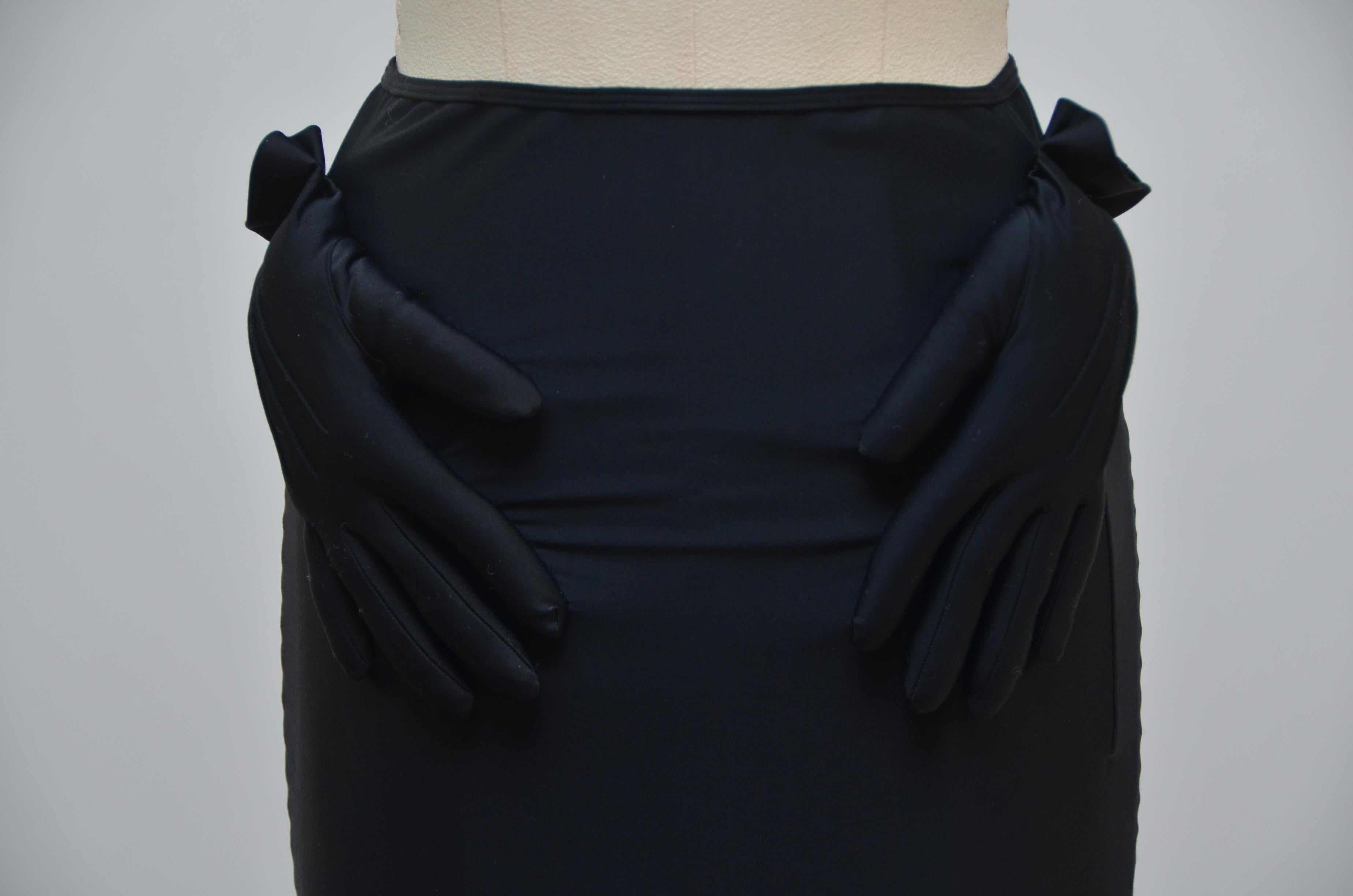 CDG black spandex skirt with gloves.
Excellet condition.
Please note:there is a long seam on the back of the skirt and thats how originally this skirt was made.
Skirt was never altered.
Size S.
Made in Japan.

FINAL SALE.