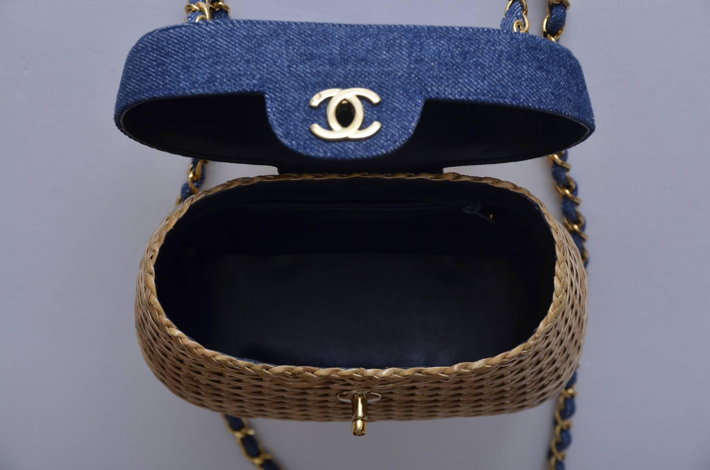 Women's Vintage CHANEL Straw Raffia Denim Top Handbag Mint 