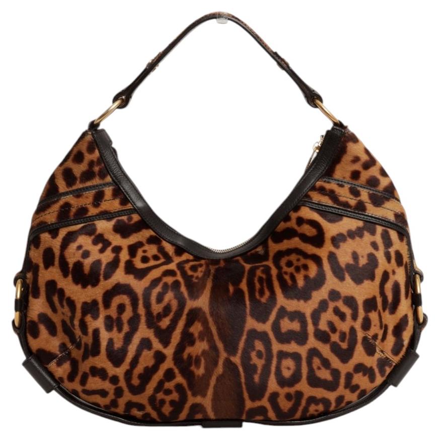 Bolso «Hobo» «Mombasa» de Yves Saint Laurent, diseñado por Tom Ford, colección otoño-invierno 2002, con estampado de leopardo