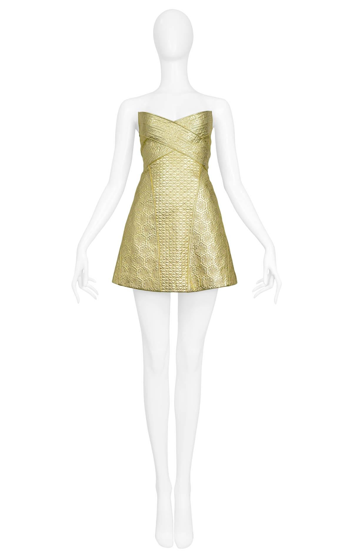 Vintage Alexander McQueen quilted gold leather armor dress. From the In Memory Of Elizabeth How, Salem 1692 Autumn/Winter 2007 Collection.

Excellent Condition.

Size: 40