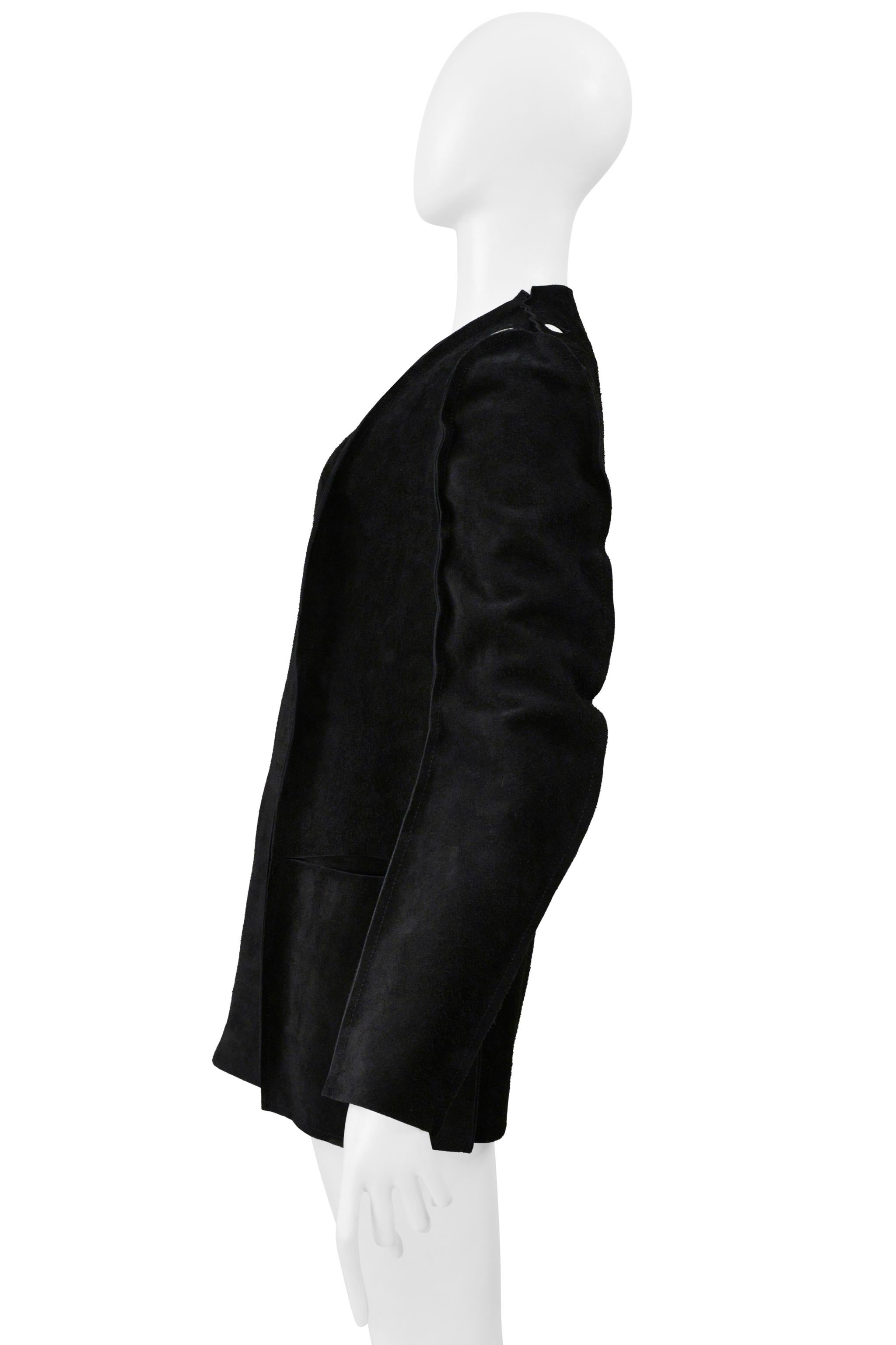 Resurrection Vintage a le plaisir de vous présenter une veste en daim noir 