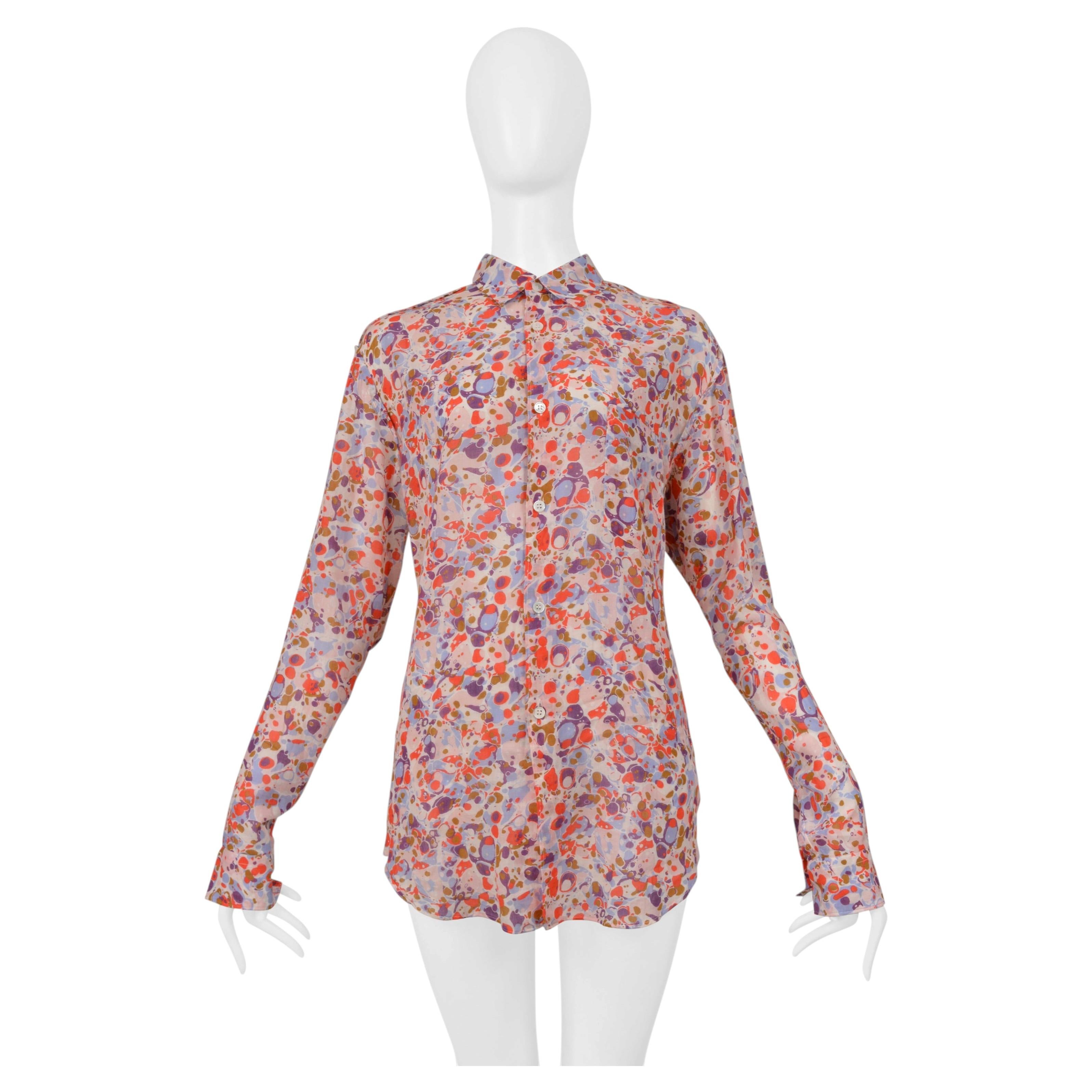 Comme Des Garçons – Hemd mit Knöpfen und abstraktem Kieselstein-Print in Rosa und Rot, 2004 im Angebot
