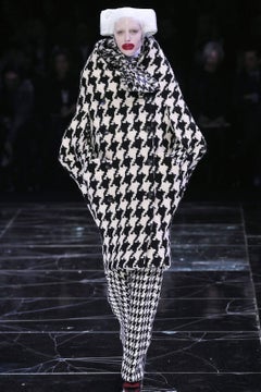 Important Runway Alexander McQueen 2009 Dogtooth Cocoon Coat Museum Worthy